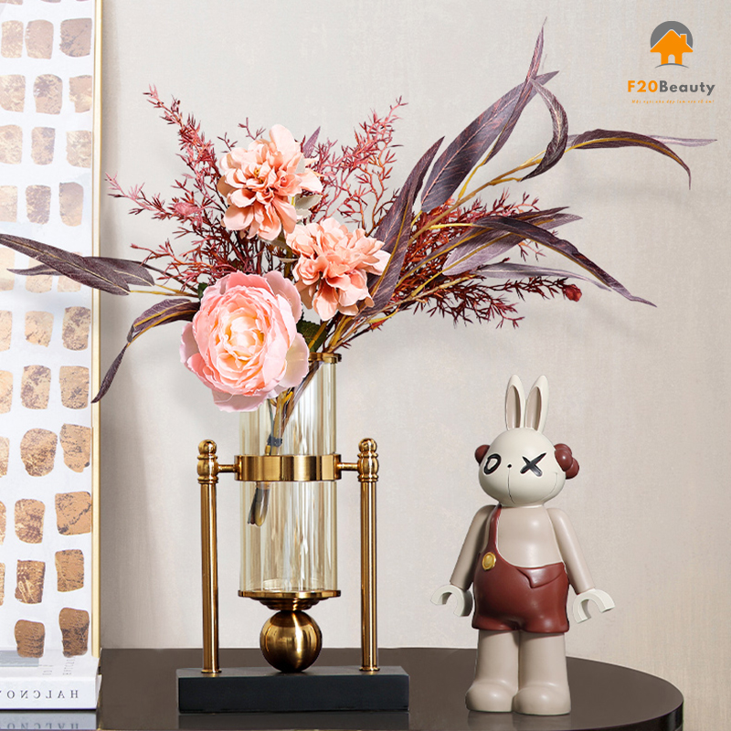 Bình thủy tinh Yeon Seo kết hợp hoa phong cách Scandinavian trang trí bàn phòng khách