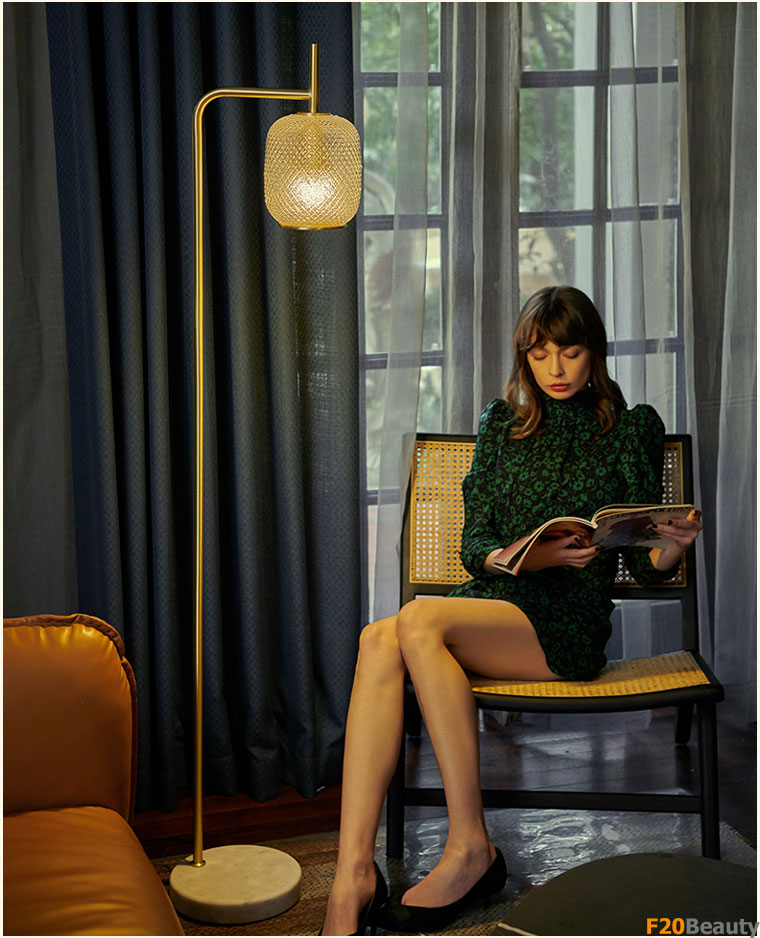 Đèn cây đứng thủy tinh chân đá Marble