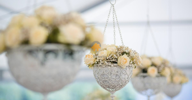 Hoa giả treo tường kết hợp chậu treo