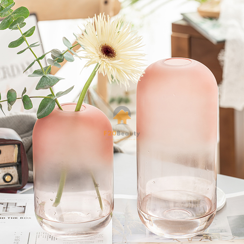 Bình thủy tinh tròn cắm hoa miệng nhỏ hồng Pinky kết hợp cành lá decor góc phòng