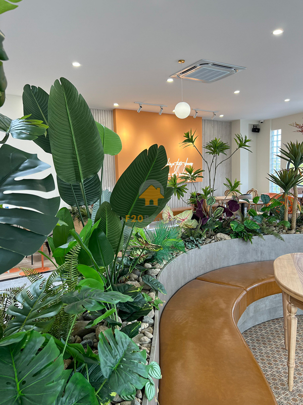 Cây nhựa trang trí không gian quán trà sữa, shop thời trang