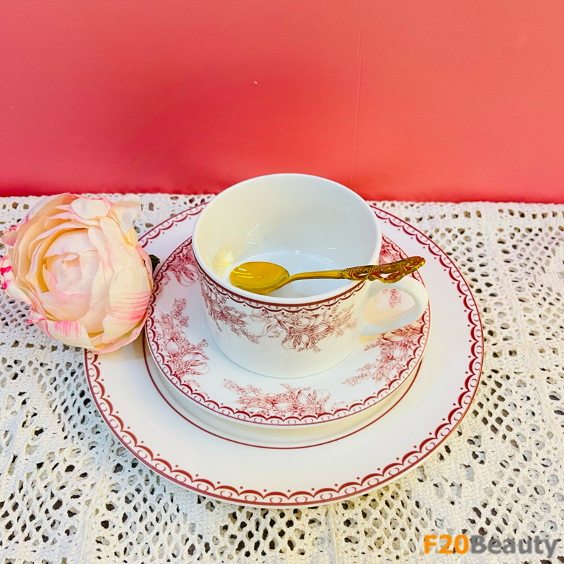 Khám phá vẻ đẹp cổ điển và pháp lý với Bộ set đĩa và tách trà hoàng gia Châu Âu