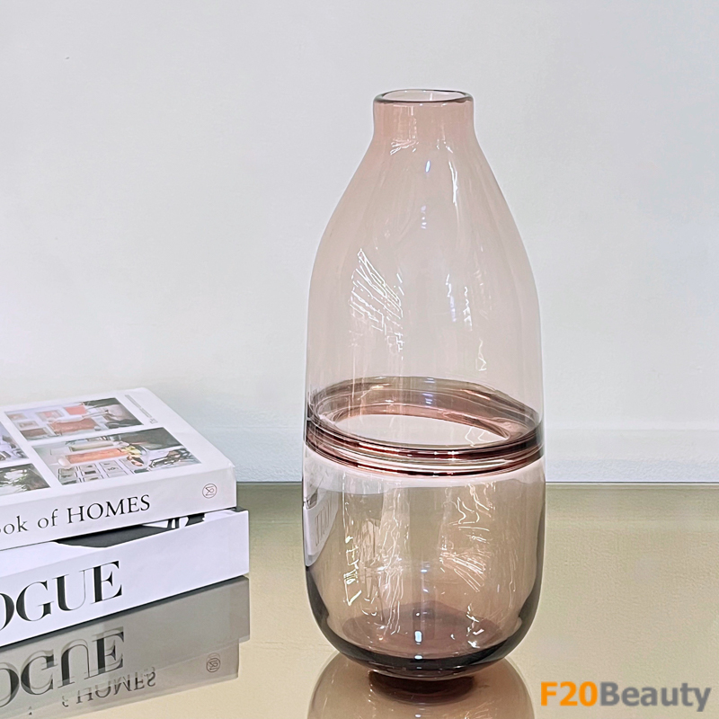 Bình cao hồng tạo điểm nhấn cho không gian nội thất