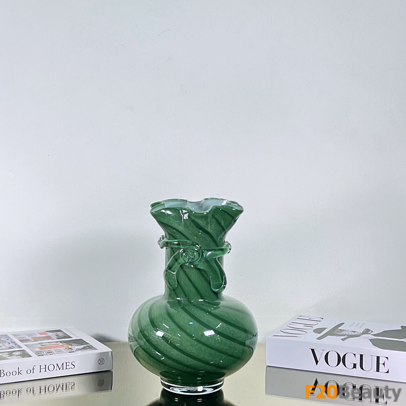 Bình thủy tinh Veronique xanh lục: Sự kết hợp tuyệt vời giữa hiện đại và thiên nhiên