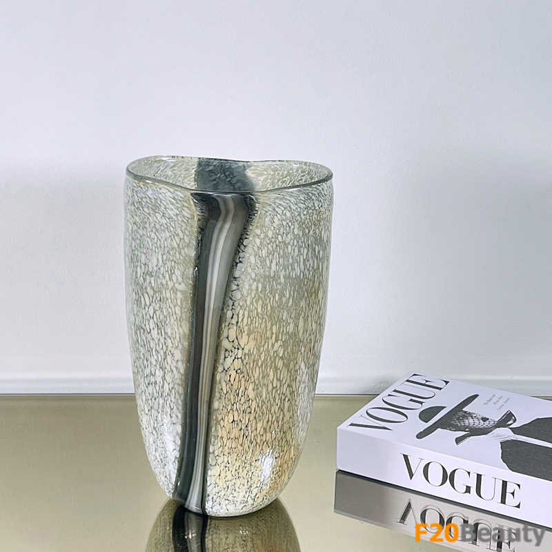 Bình thủy tinh bầu dục sọc đen trang trí