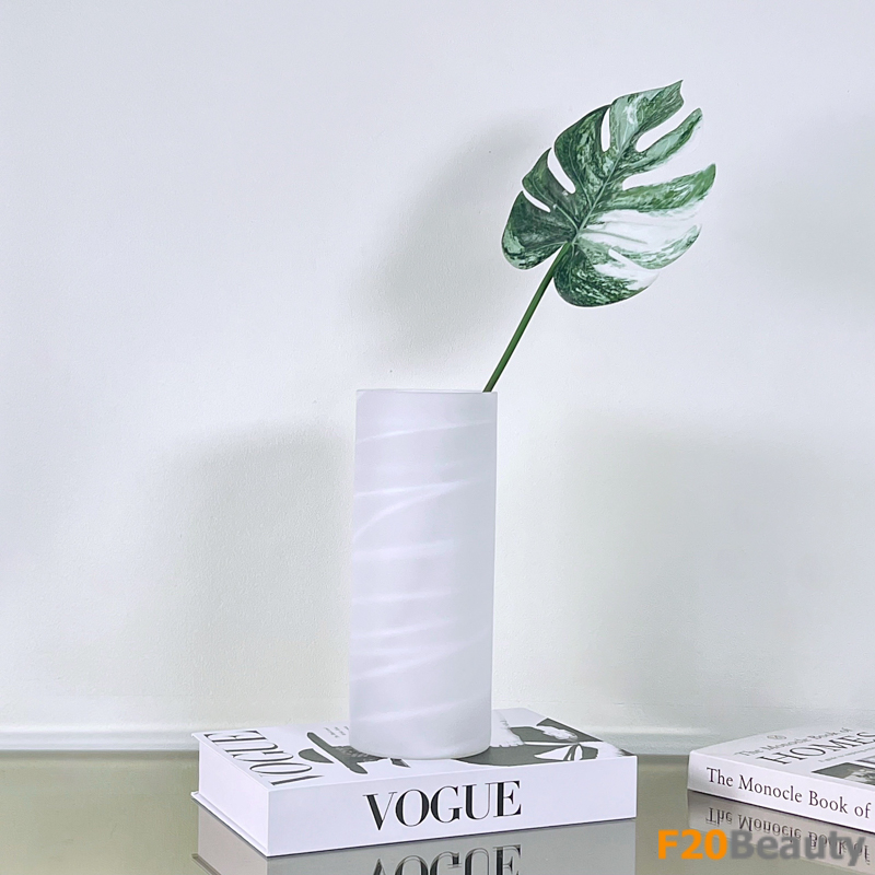 Lọ thủy tinh cắm hoa Jeannine màu trắng