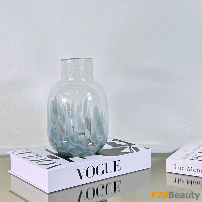 Lọ thủy tinh cắm hoa hình bầu rượu