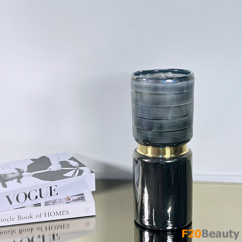 Bình thủy tinh trụ tròn xám: Sự lựa chọn hoàn hảo cho bó hoa