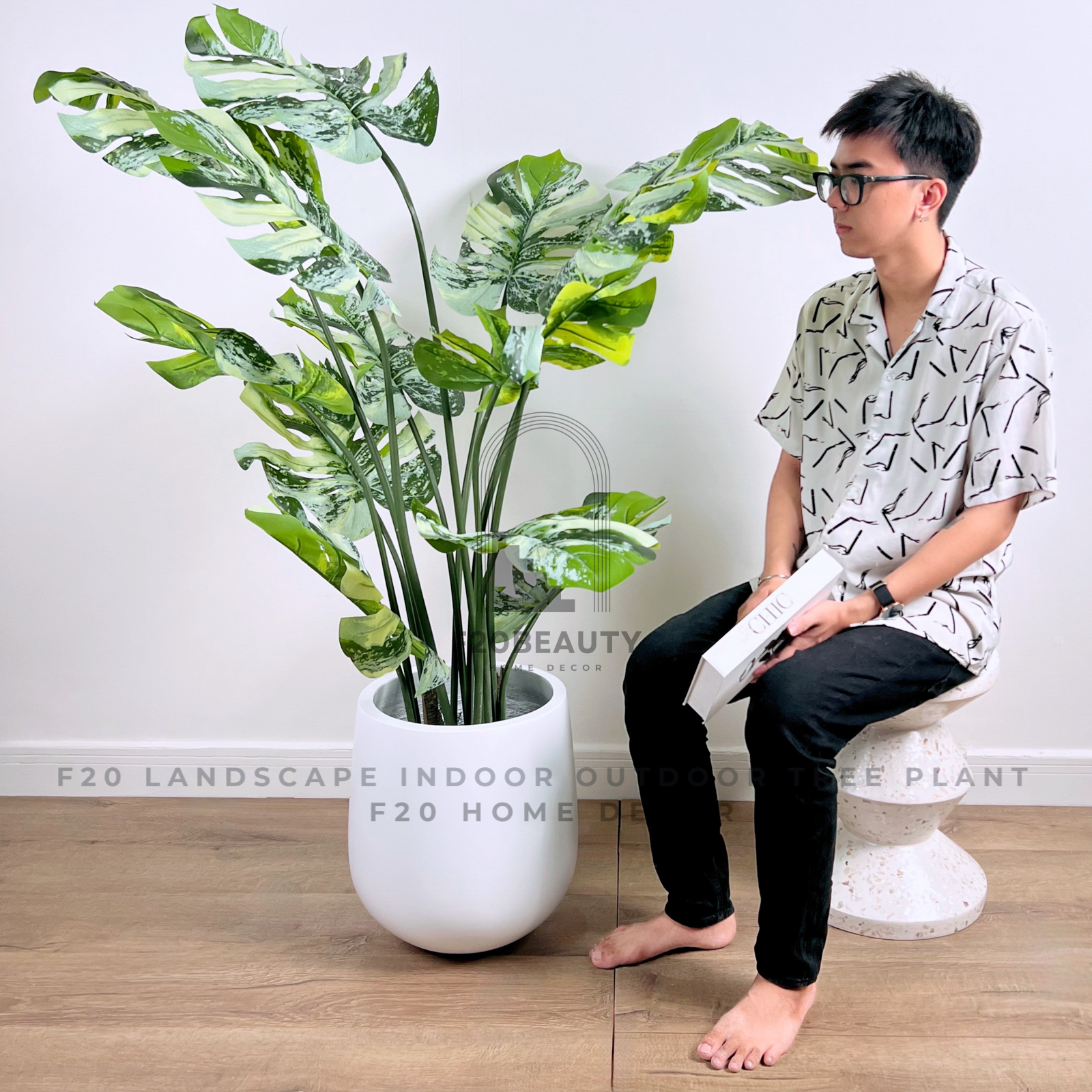 Cây Monstera đột biến giả trang trí kèm chậu xi măng trắng phong cách nhiệt đới