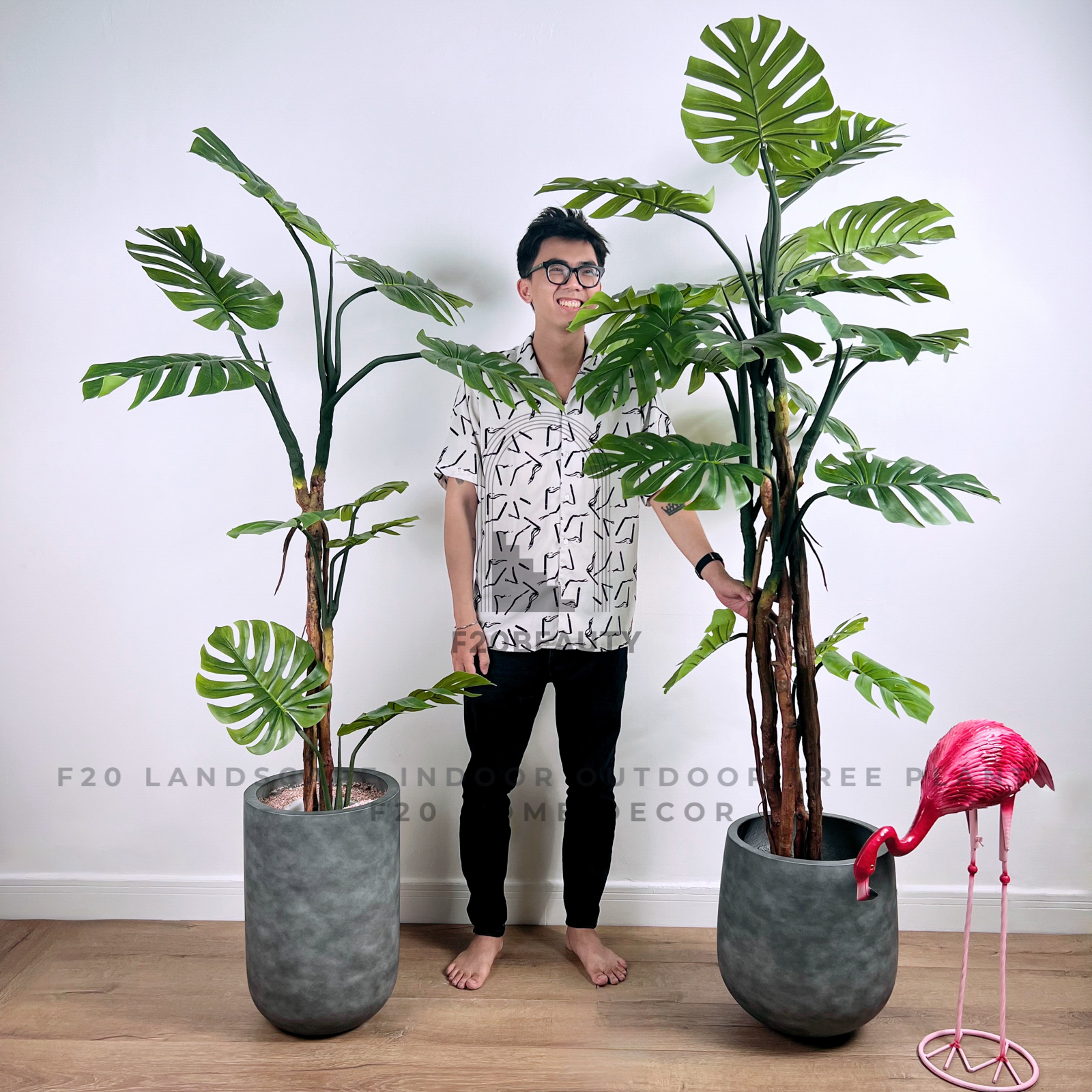 Cây trầu bà Monstera nhiệt đới thân cao giả trang trí quán cafe