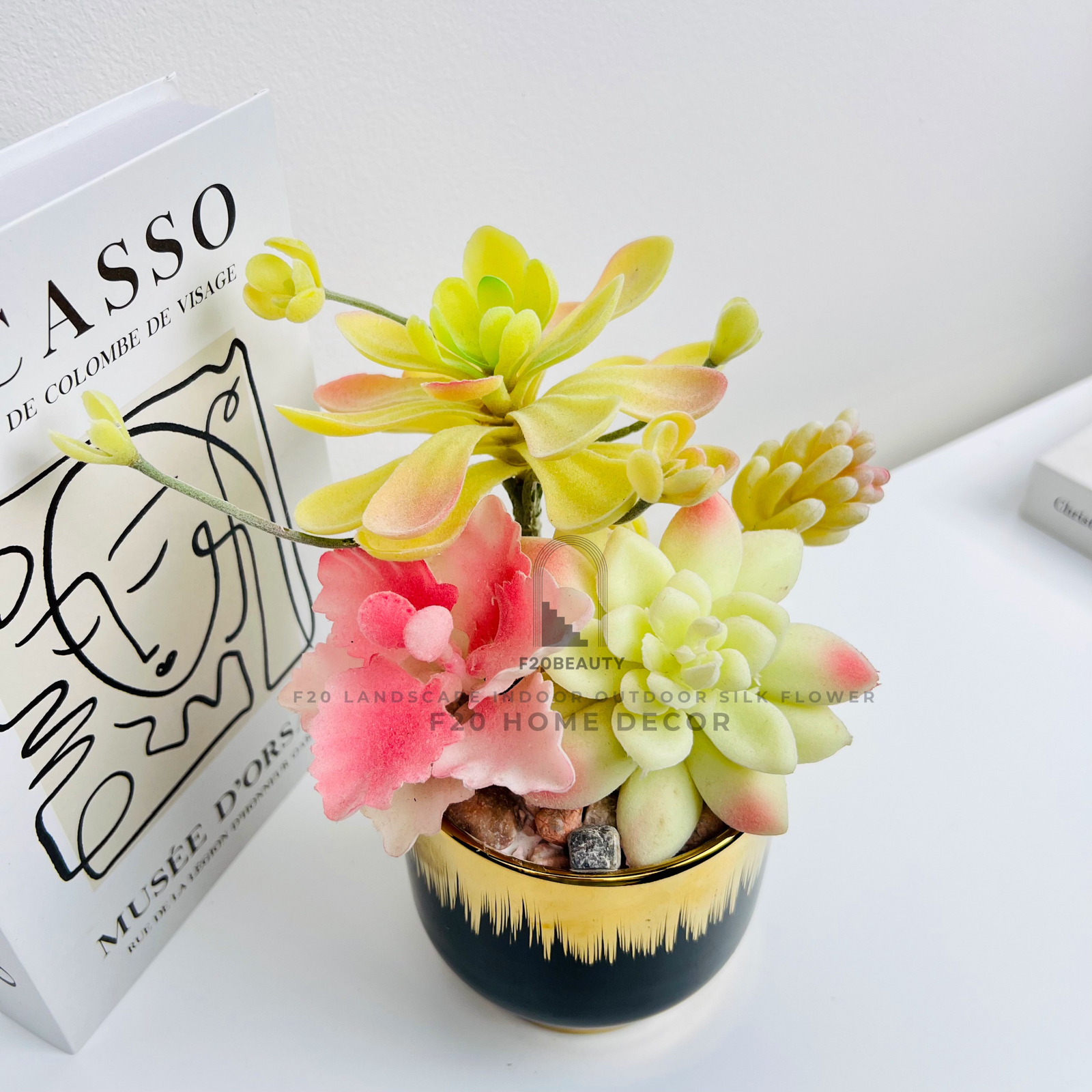 Chậu cây sen đá cánh bướm giả để bàn trang trí quán cafe