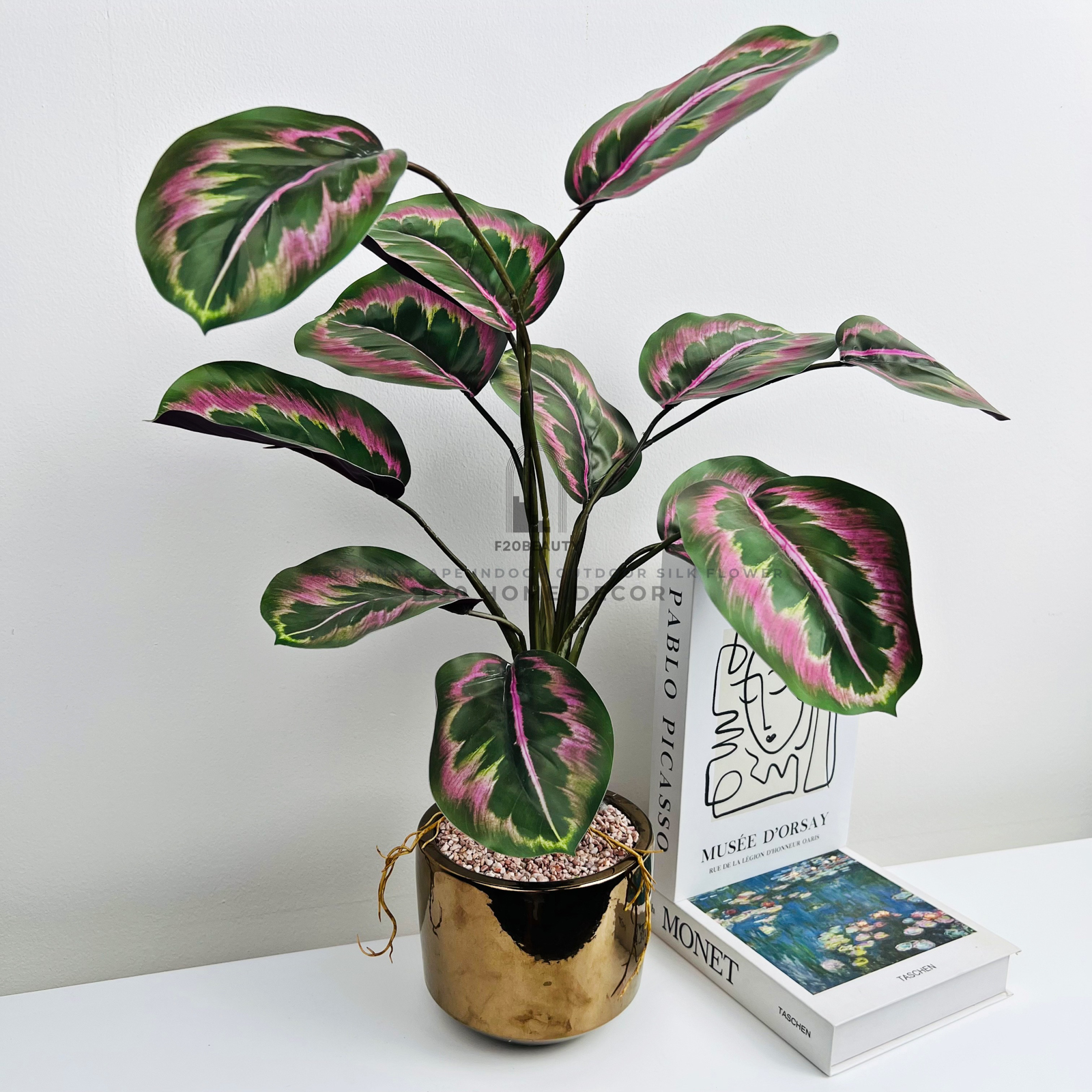 Chậu cây đuôi công tím giả để bàn làm mới không gian với sắc tím