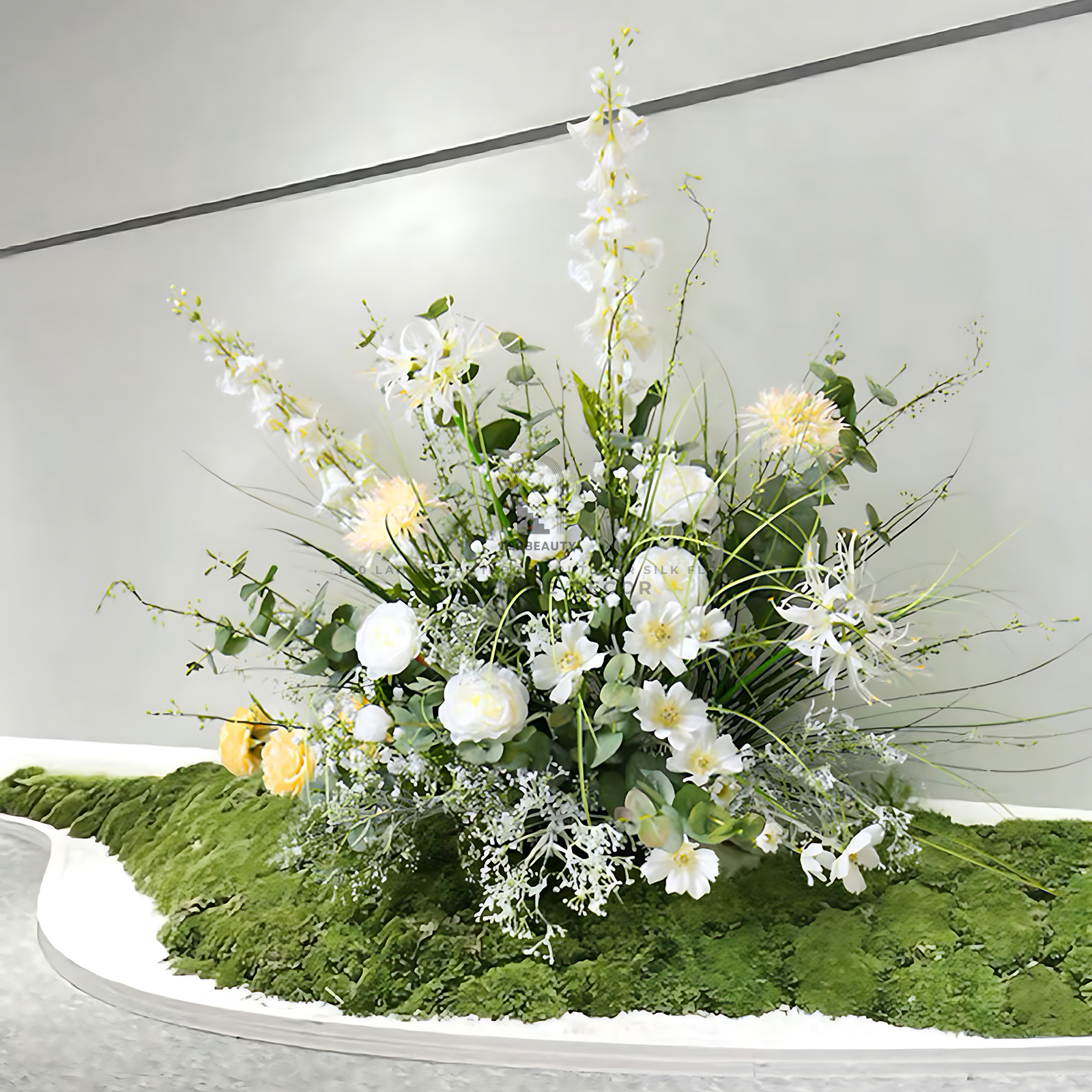 Thi công tiểu cảnh hoa giả trang trí quán cafe tông màu trắng