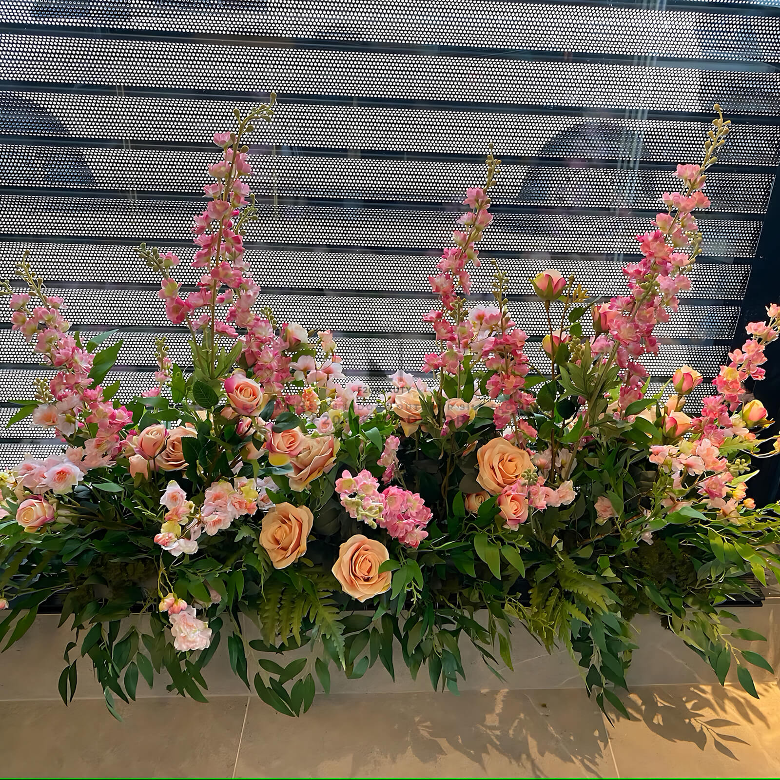 Thi công bồn hoa giả trang trí quán cafe