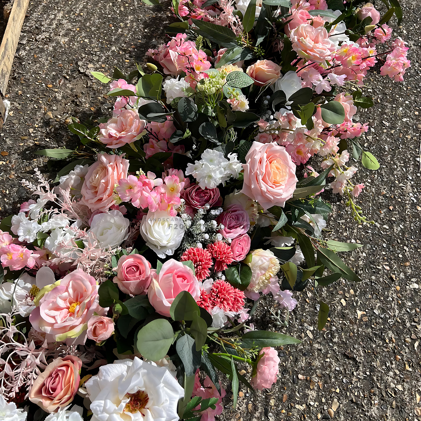 Chi tiết bục hoa giả trang trí sự kiện