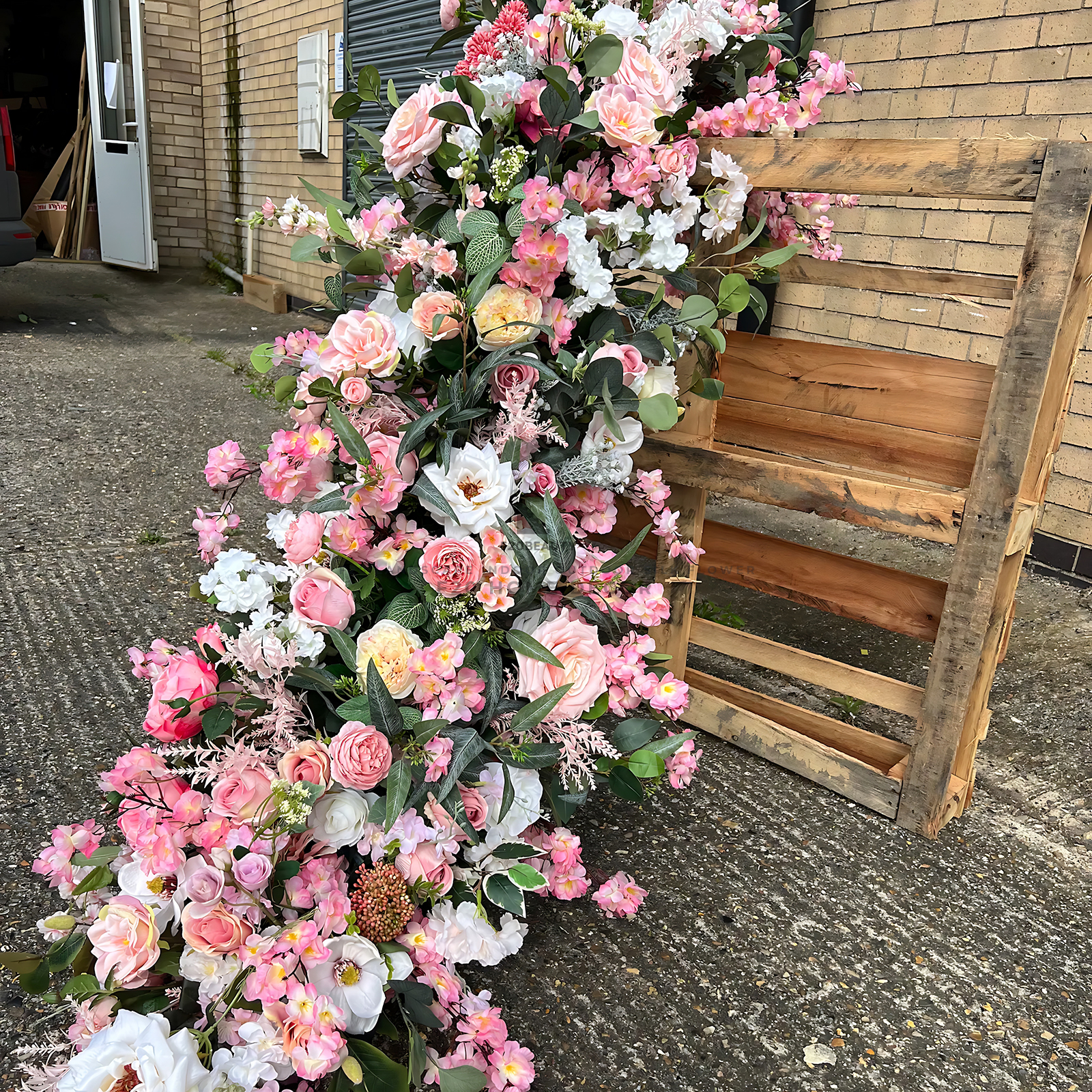 Thi công bục hoa giả trang trí sự kiện