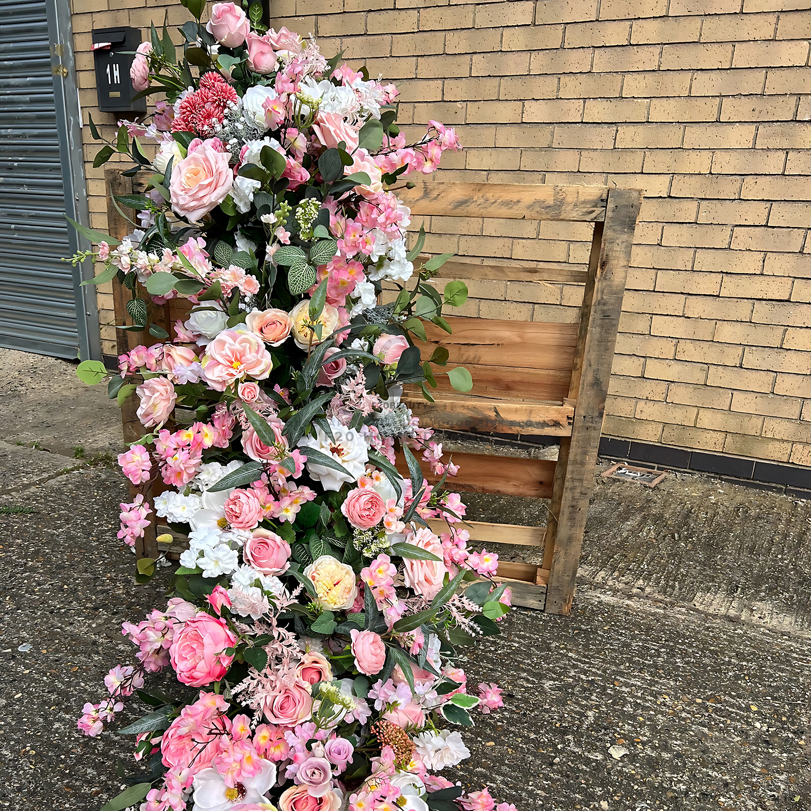 Thi công bục hoa giả trang trí sự kiện