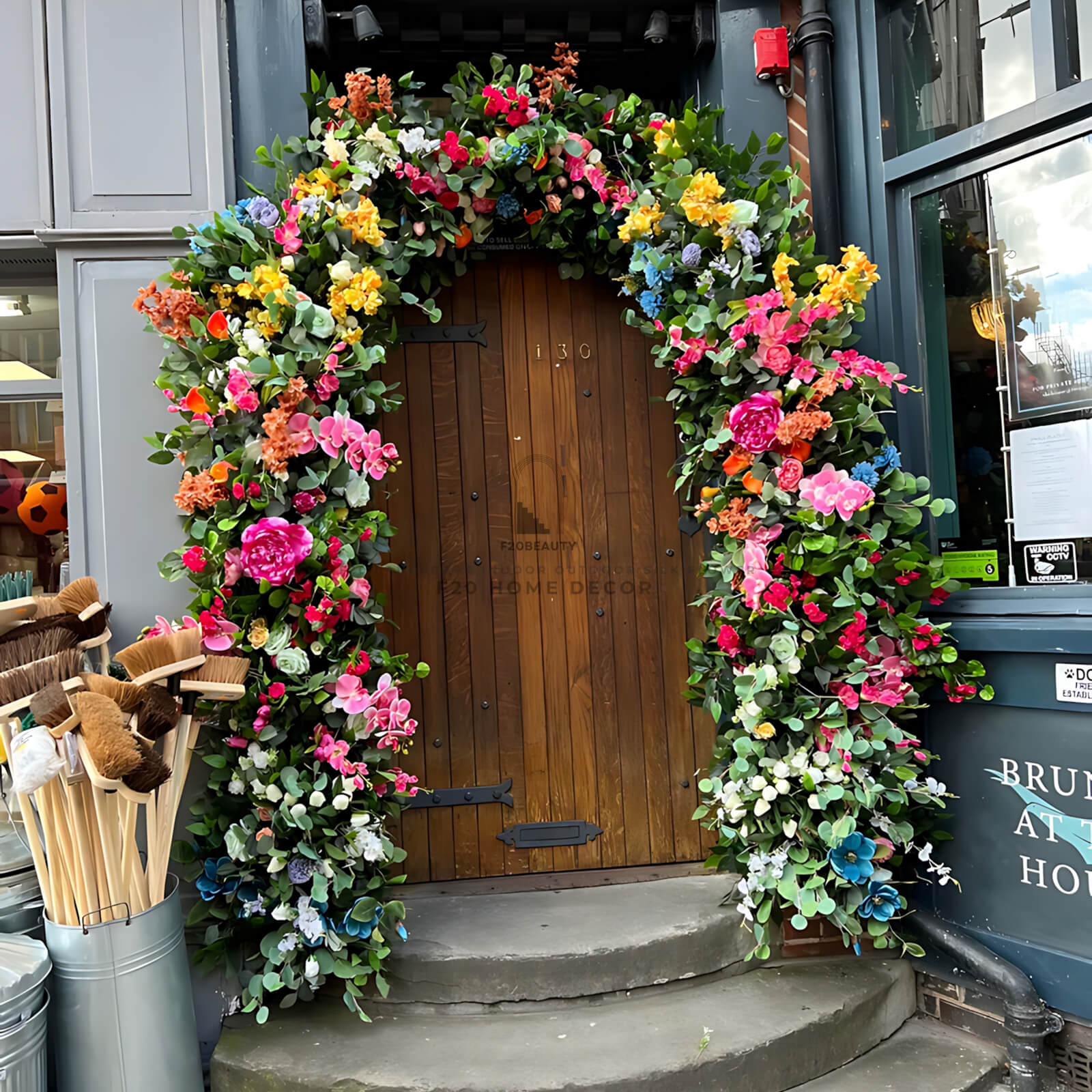 Thi công cổng hoa lá giả trang trí cửa hàng