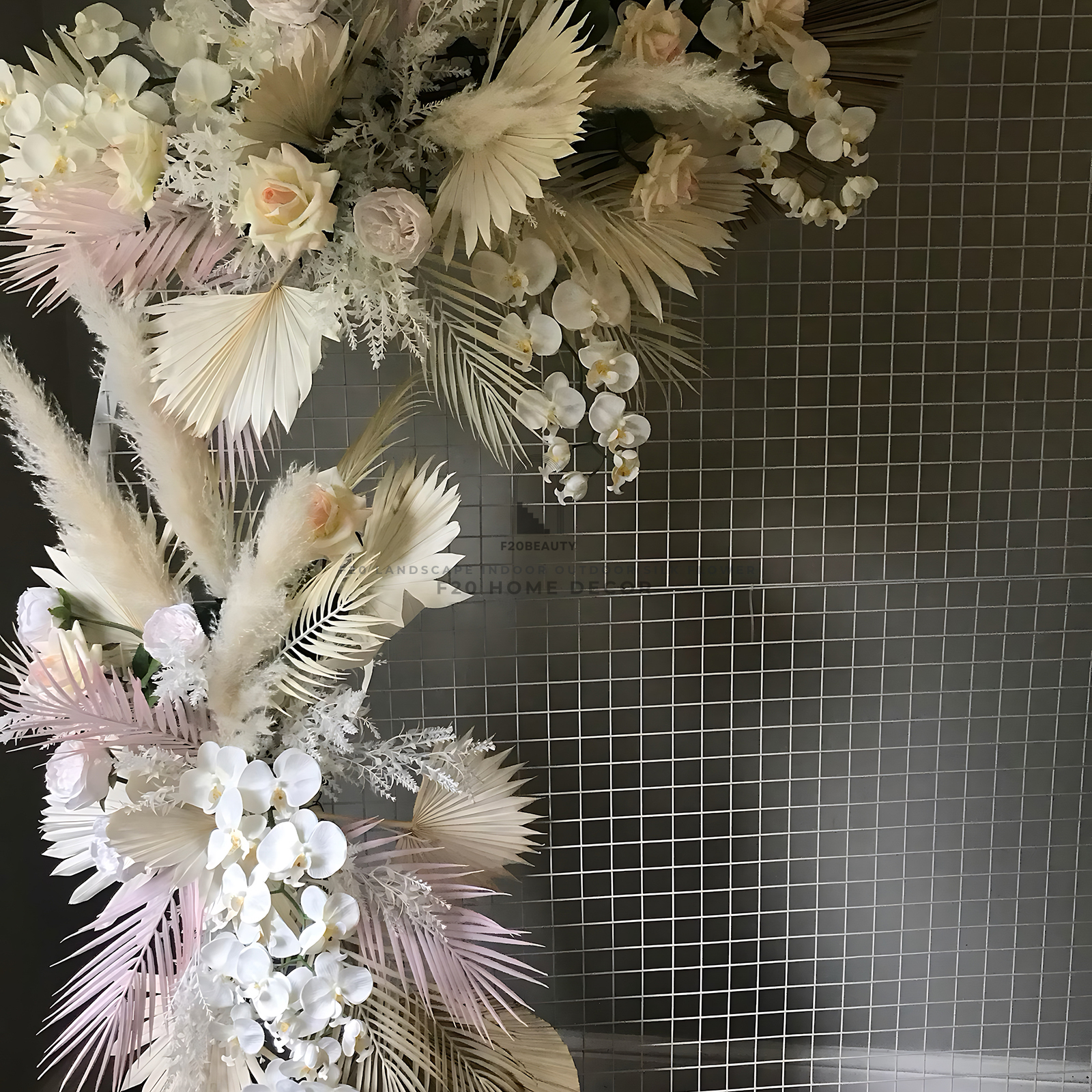 Chi tiết hoa giả trang trí backdrop sân khấu tông màu trắng