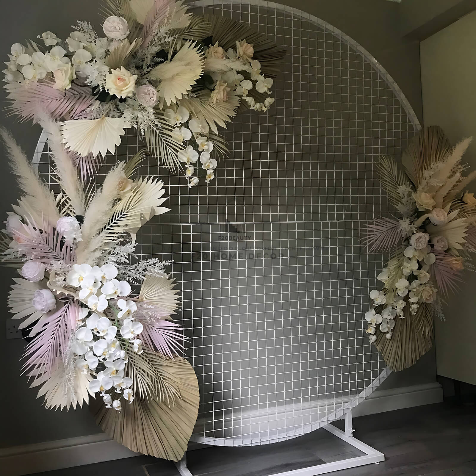 Thi công hoa giả trang trí backdrop sân khấu tông màu trắng