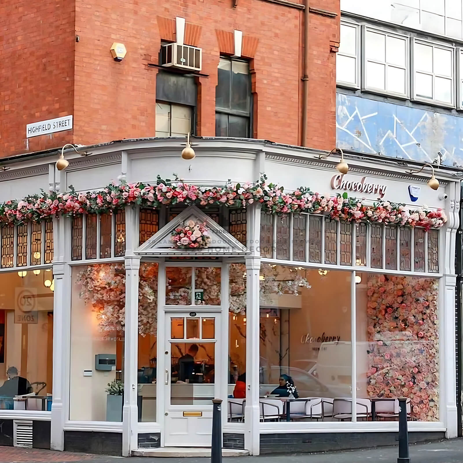 Thi công hoa hồng lụa trên tường phong cách Pháp