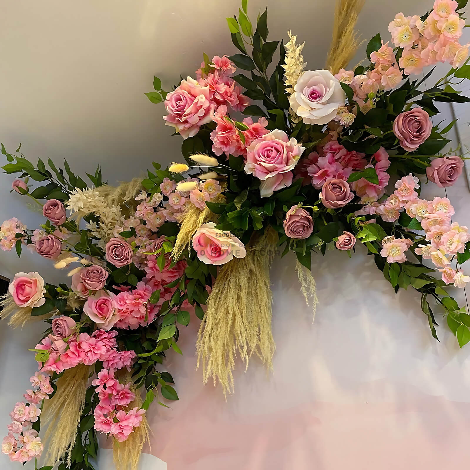 Thi công tường hoa giả trang trí cửa hàng