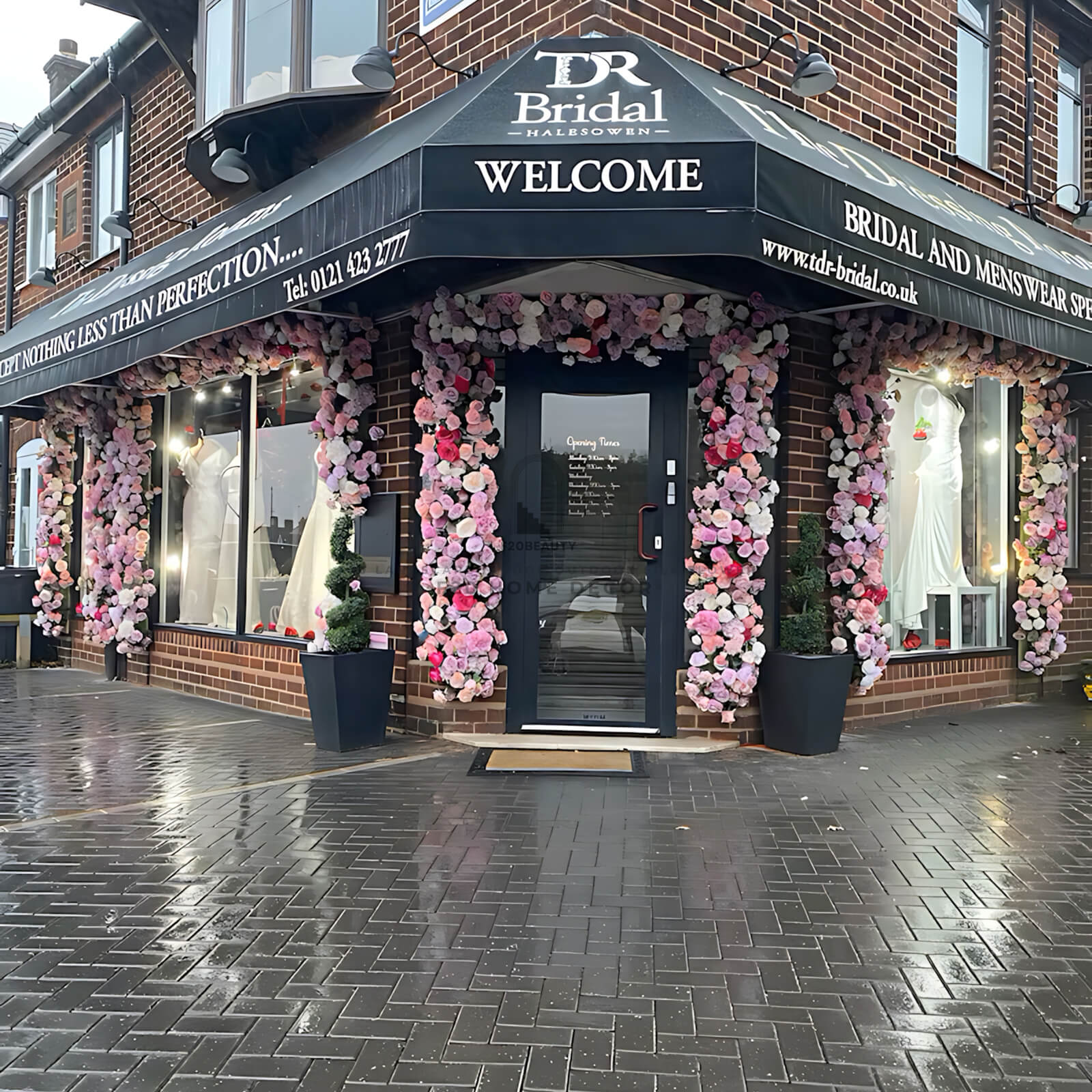 Thi công tường hoa hồng Pháp trang trí sutido