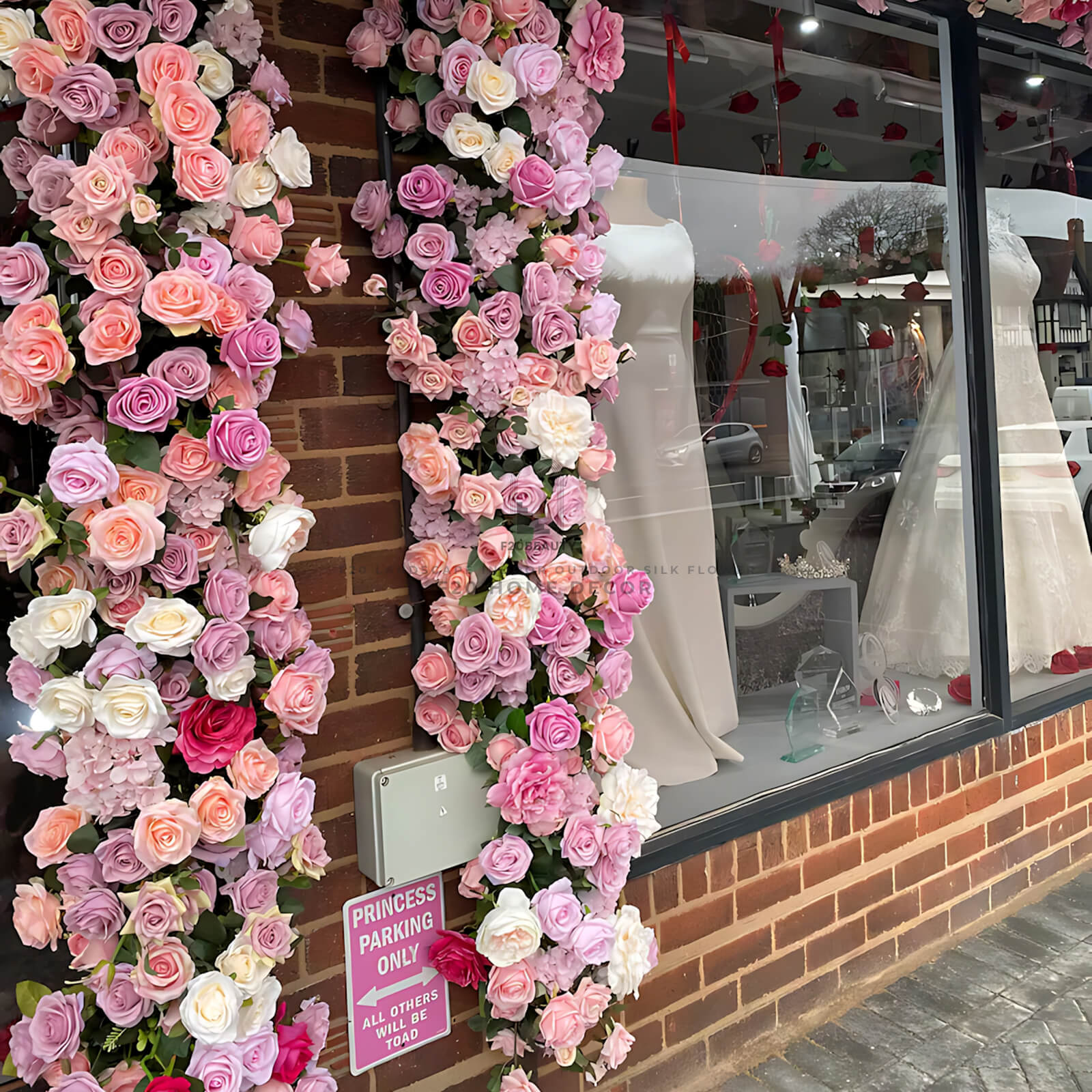 Chi tiết tường hoa hồng Pháp trang trí sutido