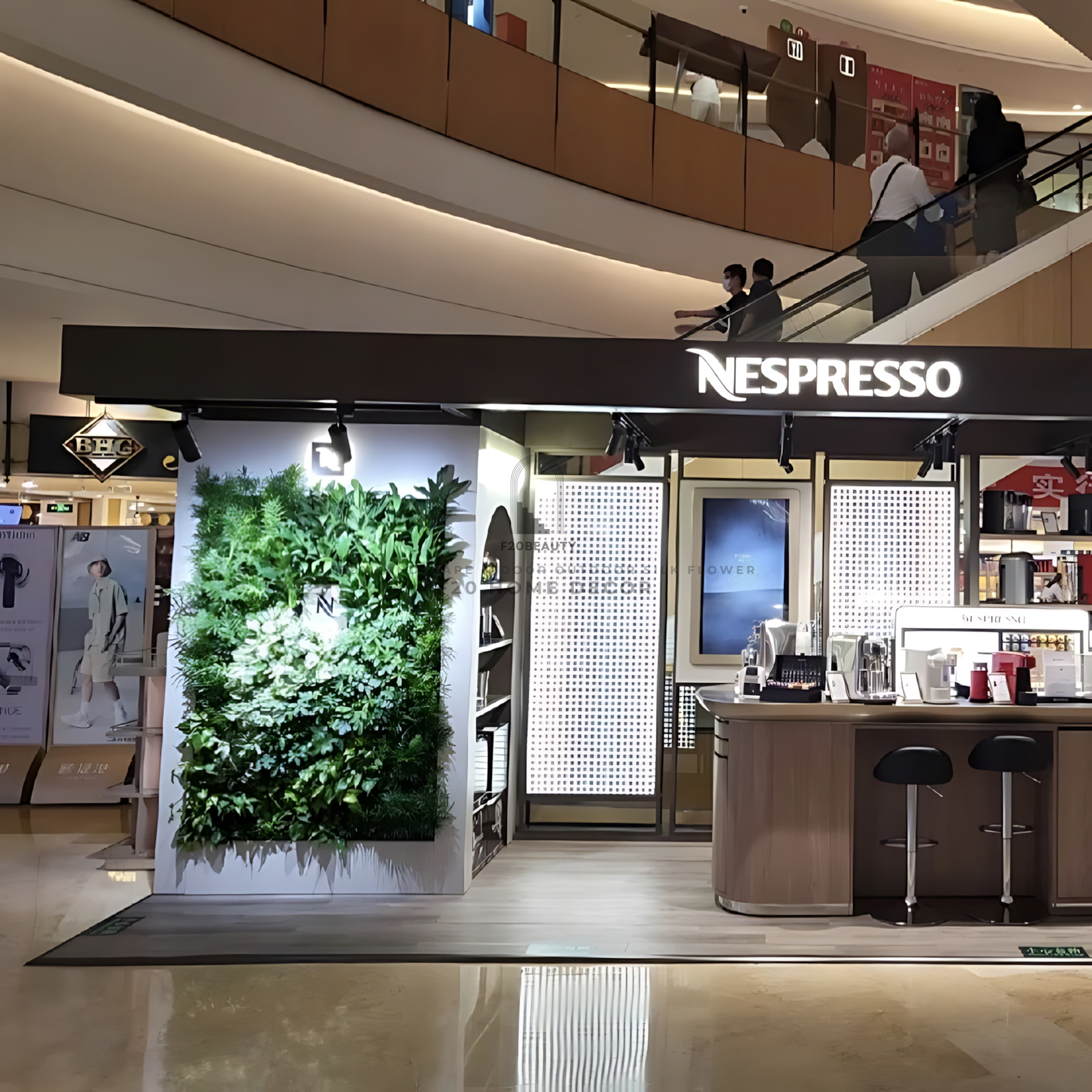 Tường cây giả trang trí quán cafe