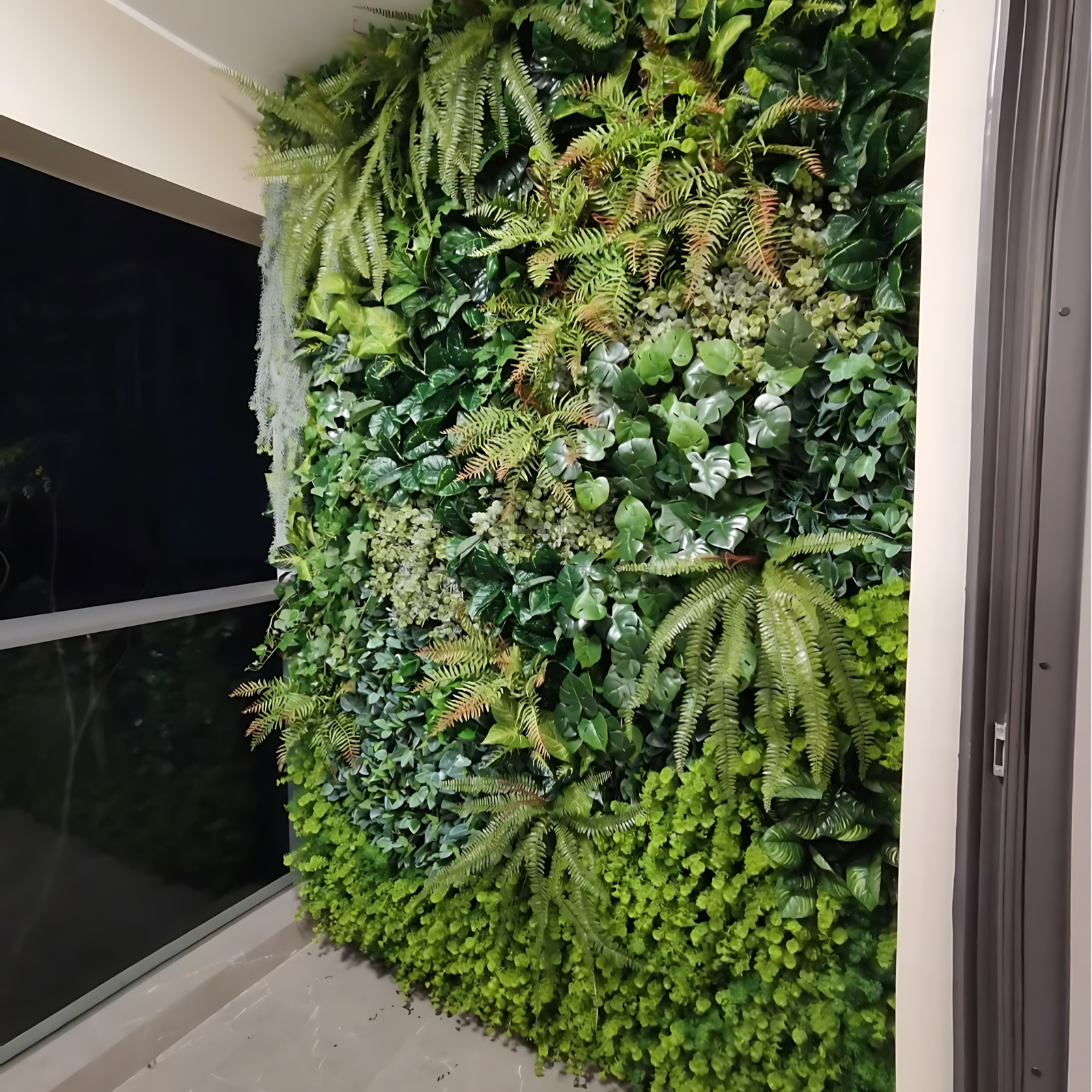 Hình ảnh chi tiết tường cây giả trang trí vách ban công