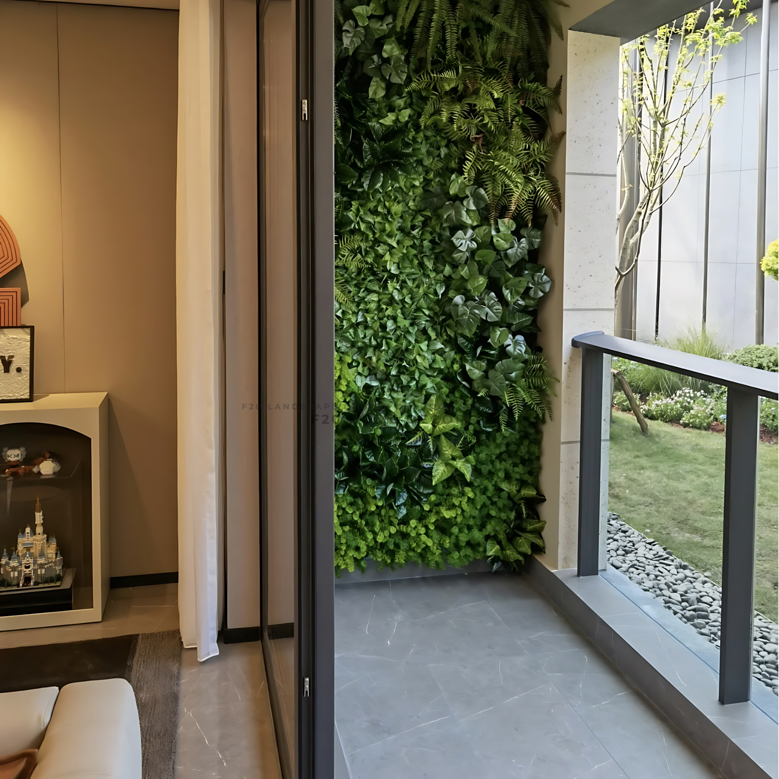 Tạo không gian xanh mát với tường cây giả trang trí vách ban công