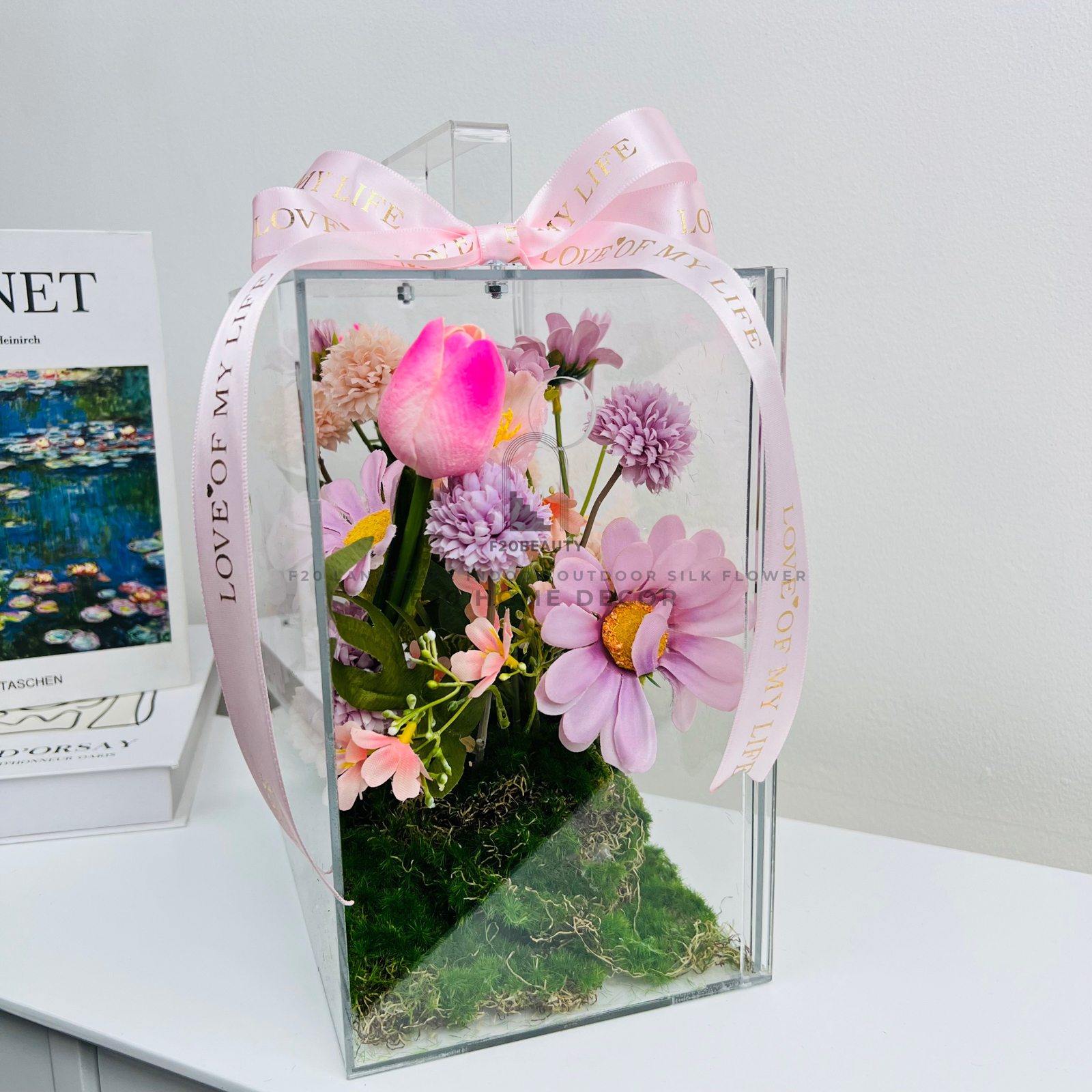 Trang trí nhà cửa với vali hoa giả mica cắm sẵn