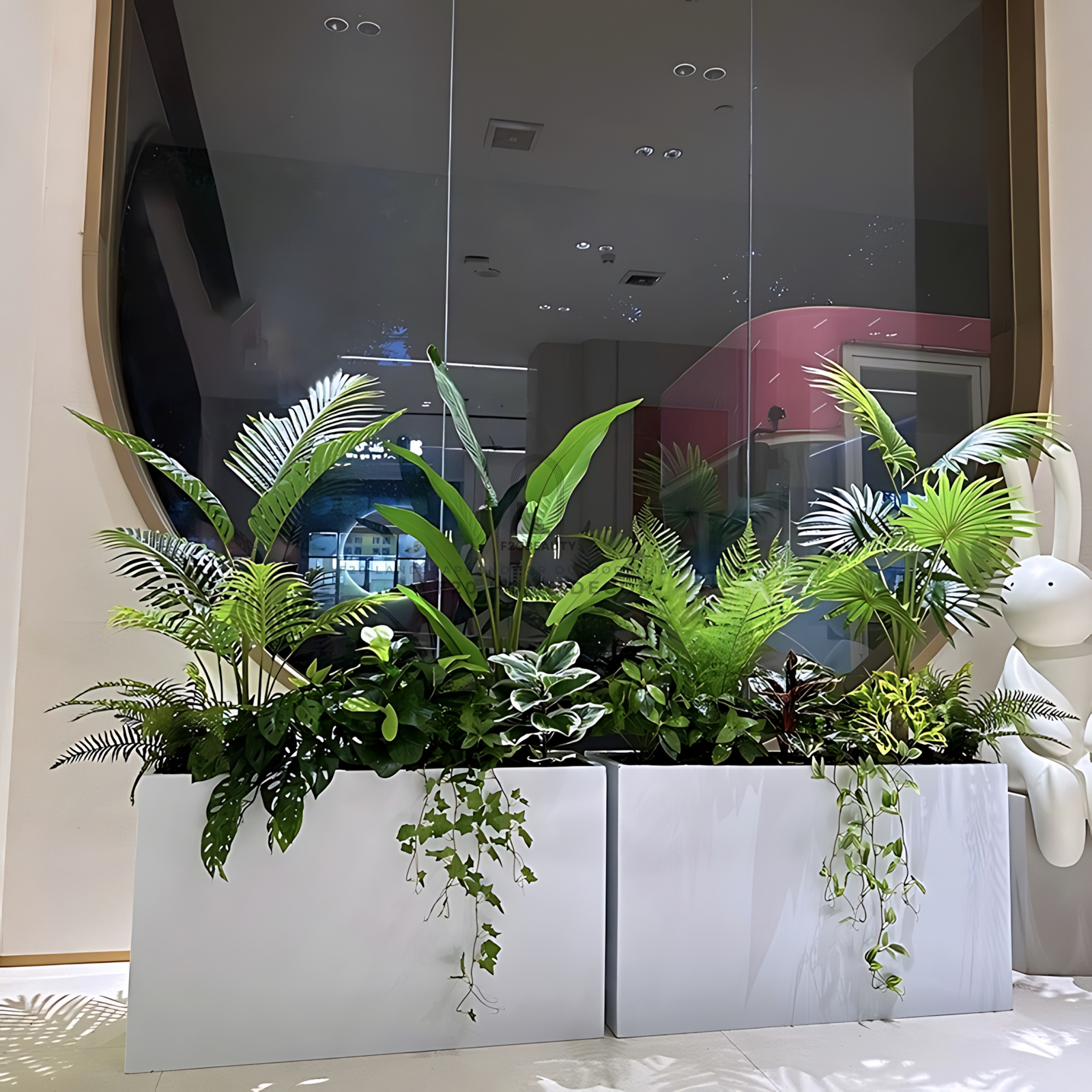 Bồn cây giả trang trí lối vào quán cafe độc đáo