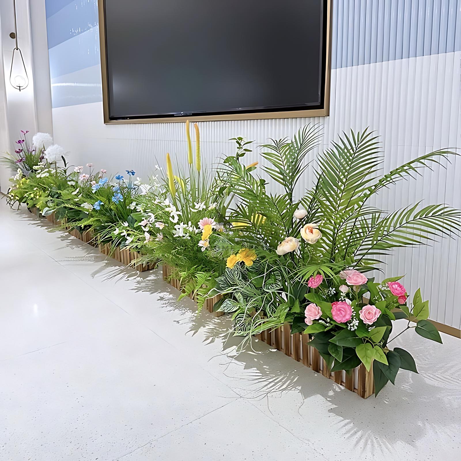 Bục cây giả mix cỏ lau dương xỉ điểm hoa tạo nên sự kết hợp tinh tế