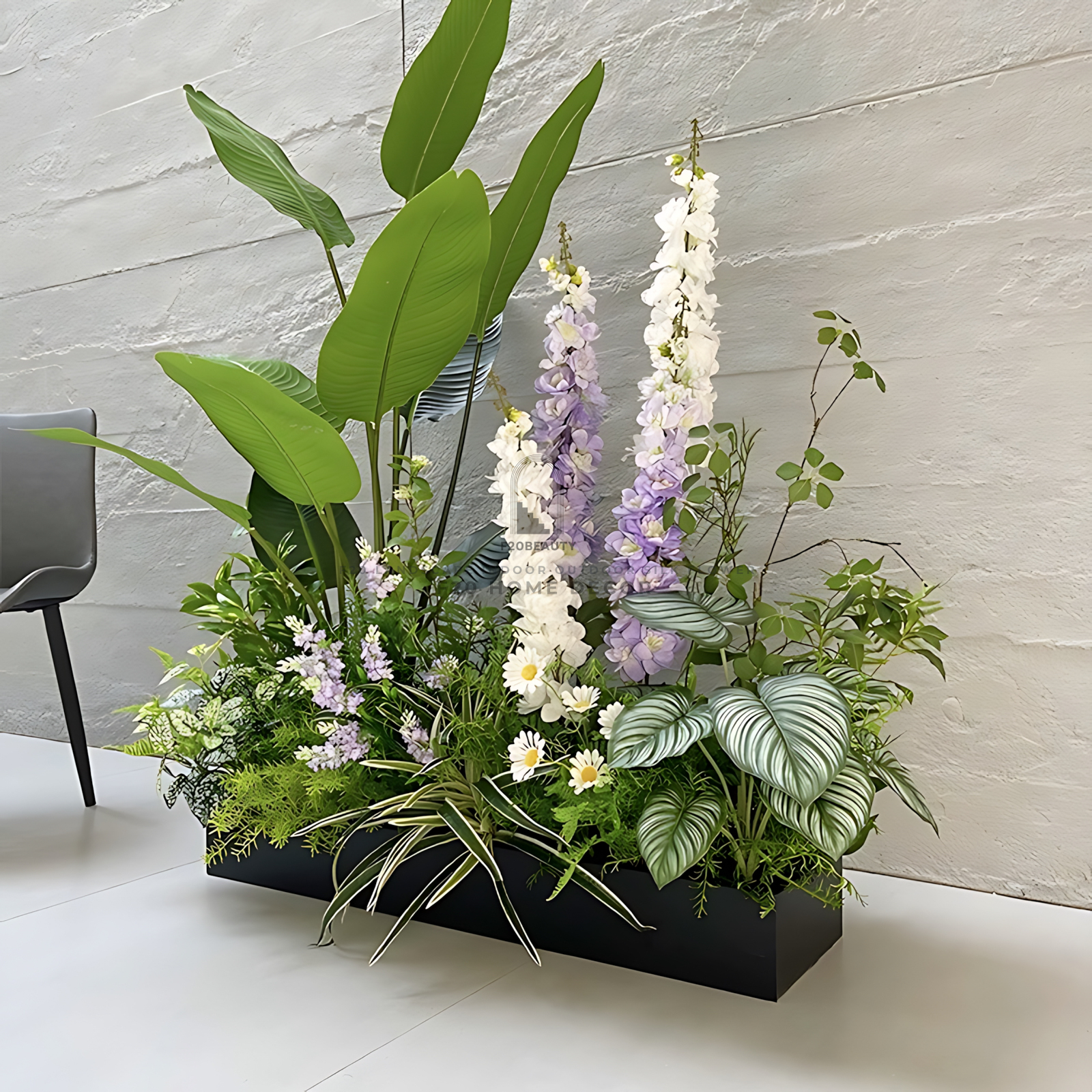 Hộp cây chuối kết với hoa giả trang trí cầu thang văn phòng