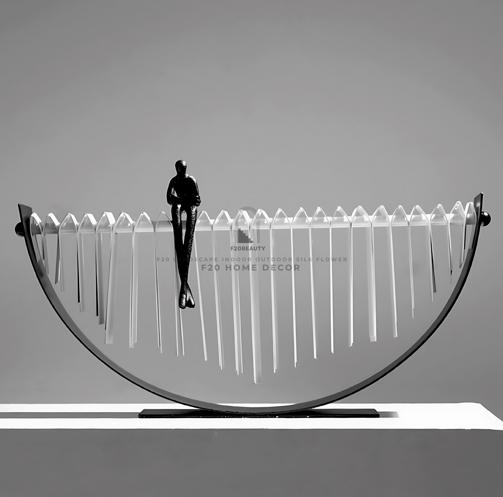 Tượng nghệ thuật cậu bé ngồi trên cây cầu