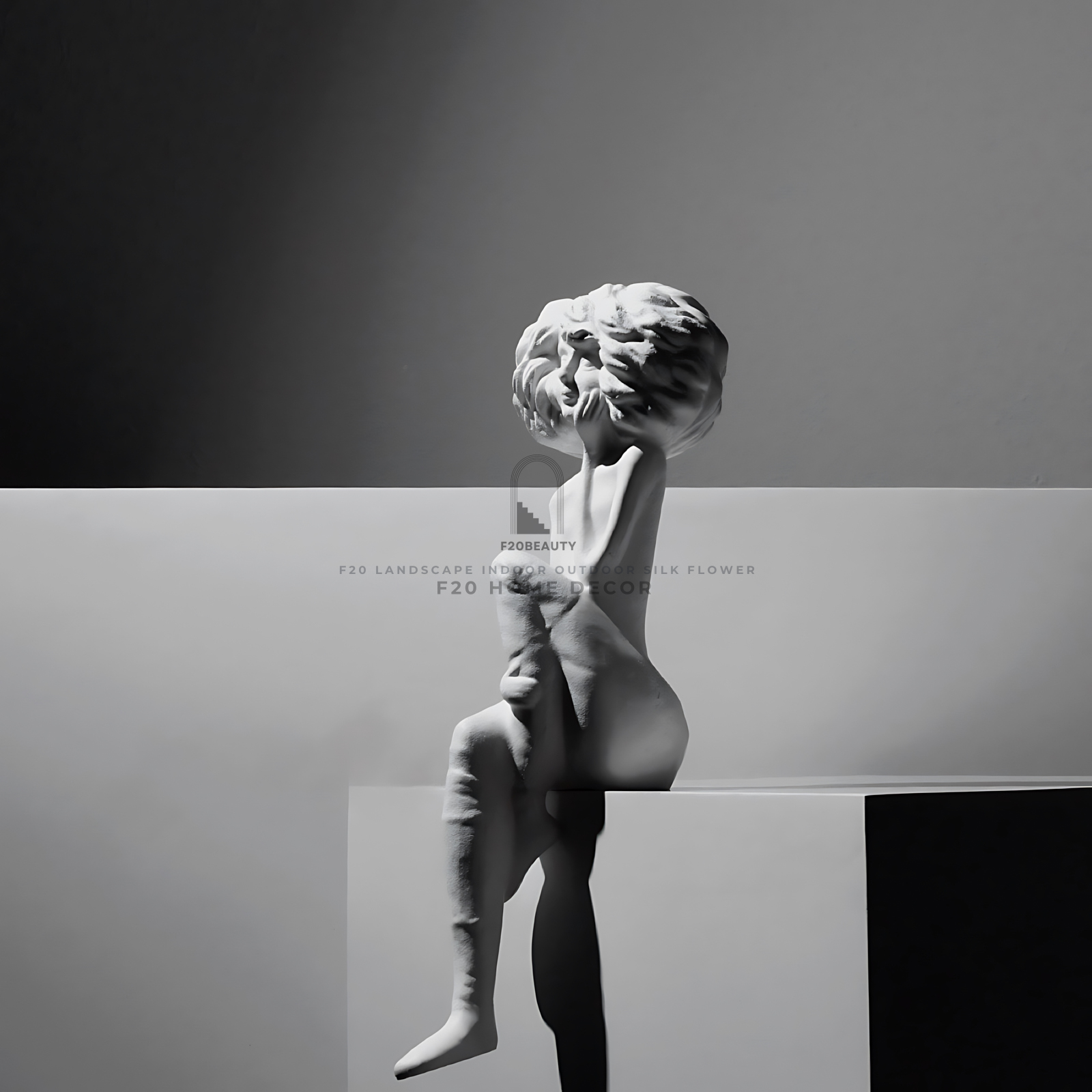 Tượng nghệ thuật cô gái Monasa ngồi