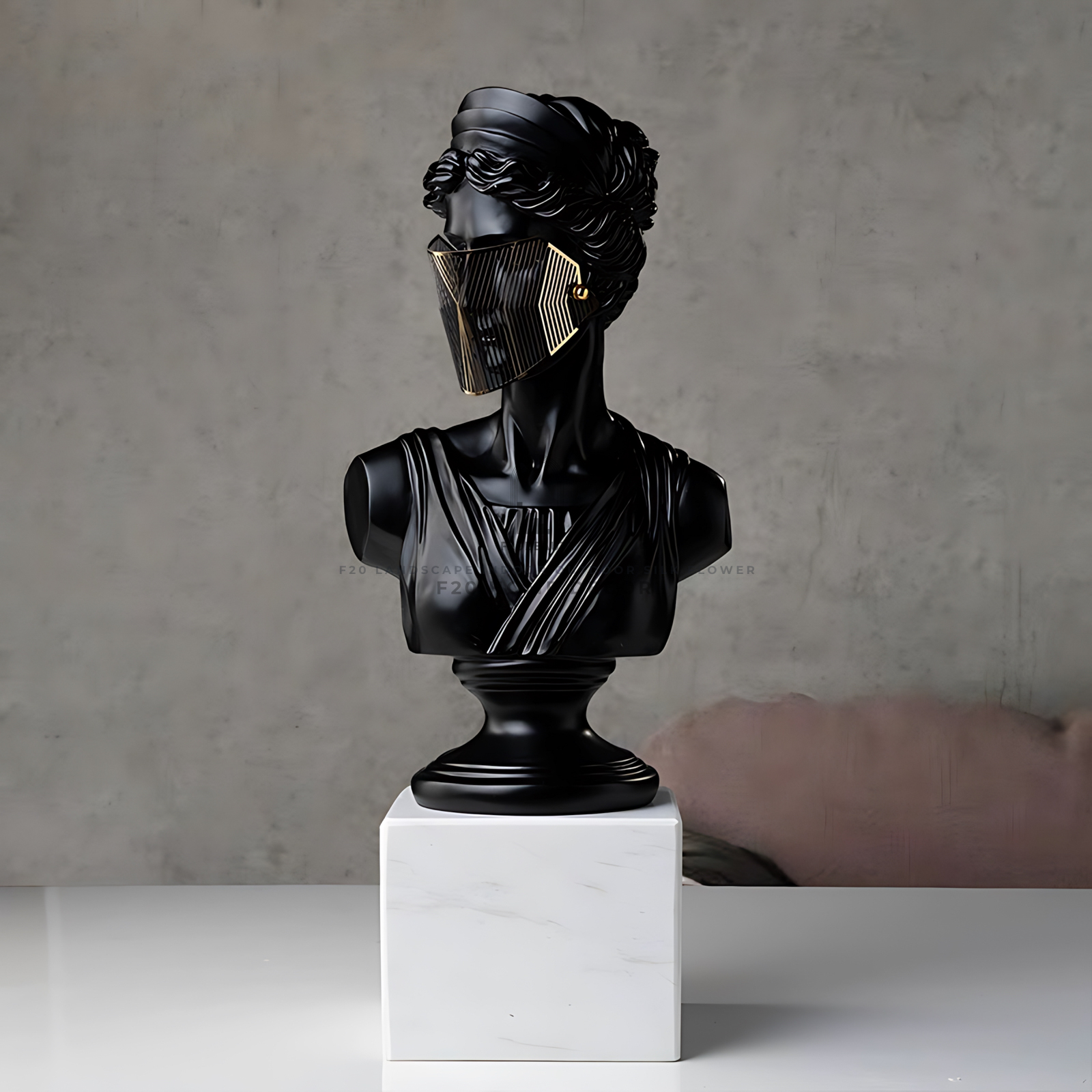 Tượng người đàn ông đeo mặt nạ Bắc Âu Renier