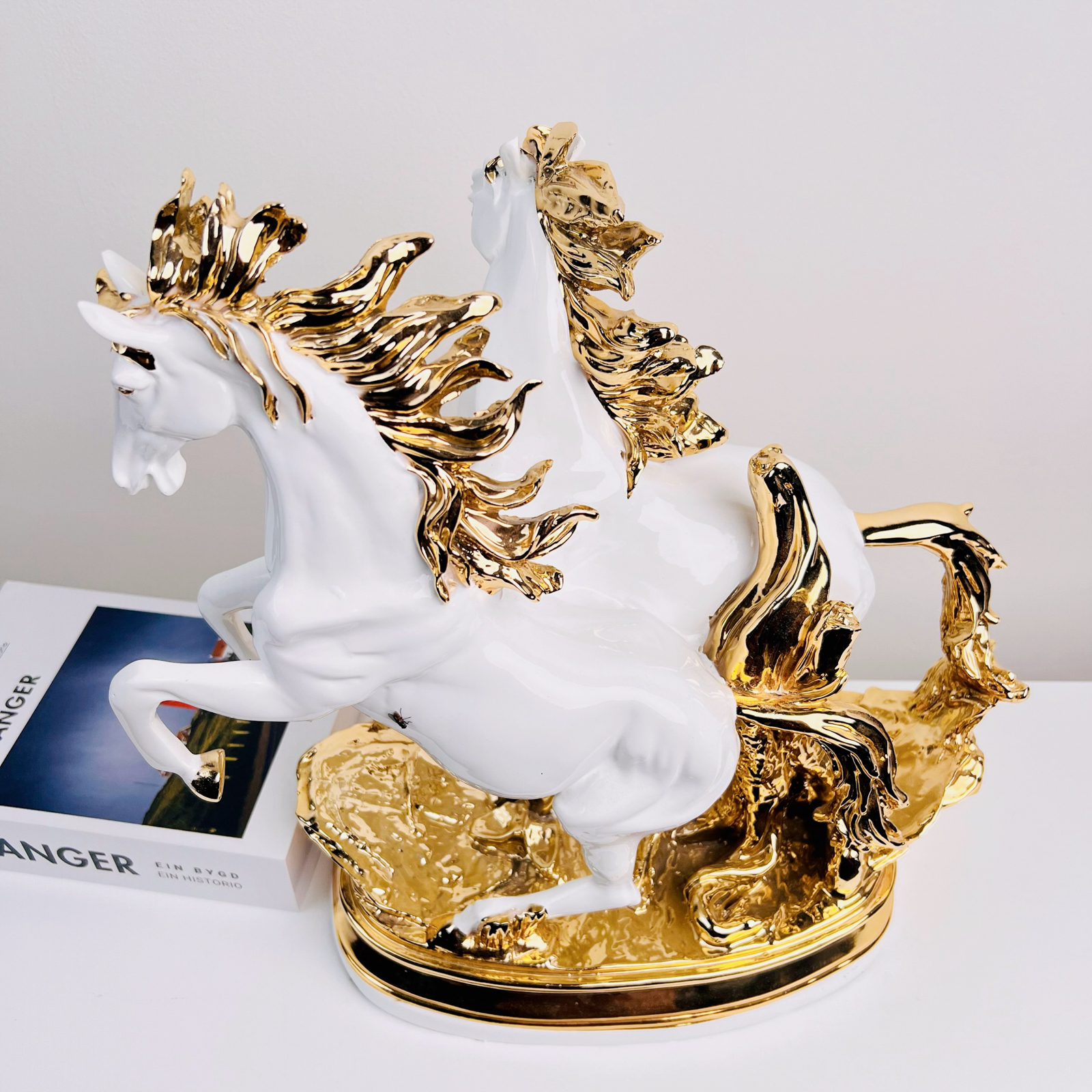 Linh vật ngựa song mã đạp nước: Tài lộc và bình an