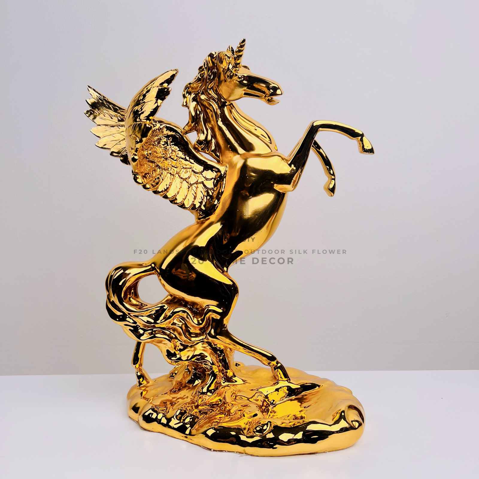 Ngựa bay Pegasus vàng kệ đựng rượu tinh tế