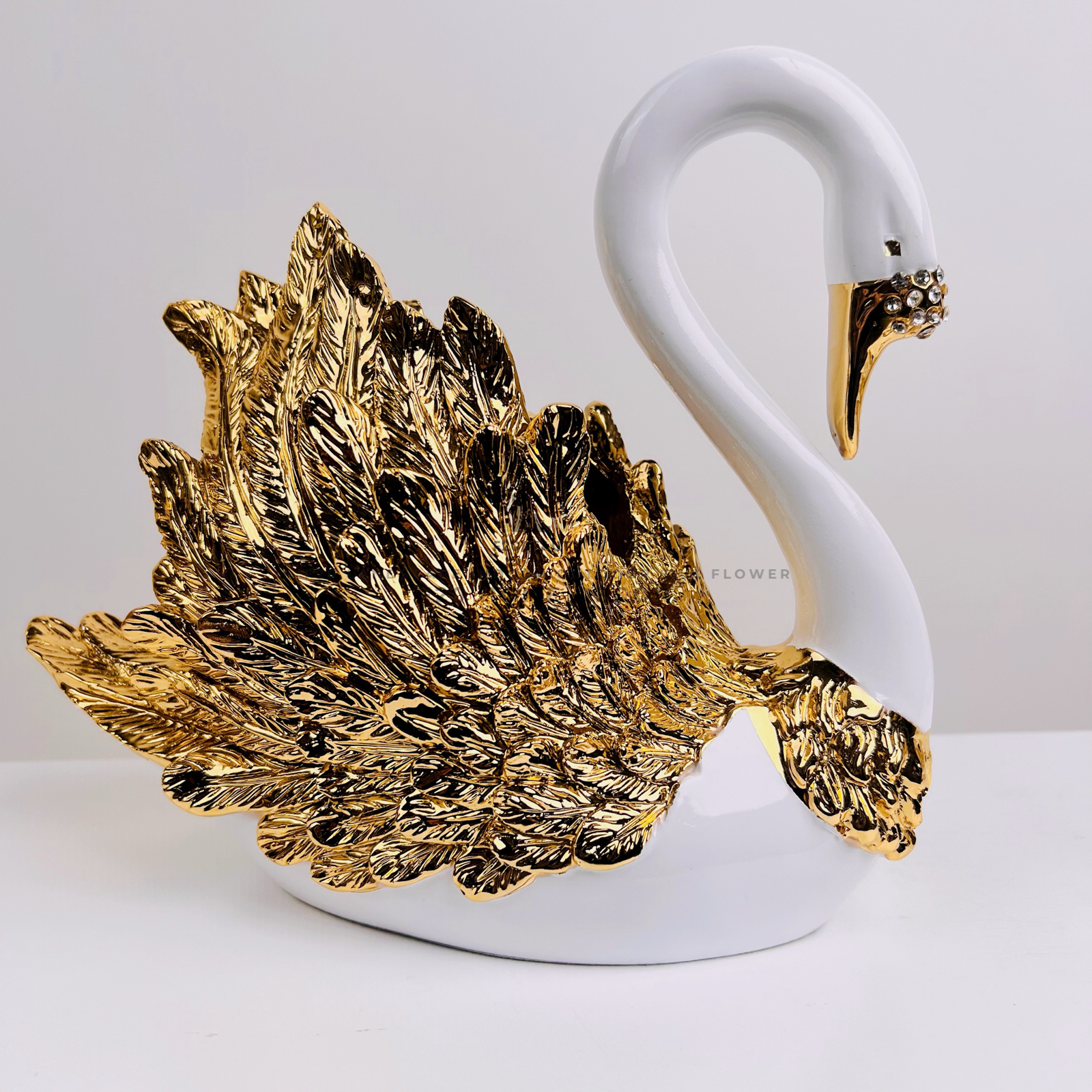 Hình ảnh chi tiết của tượng tượng thiên nga bạch kim