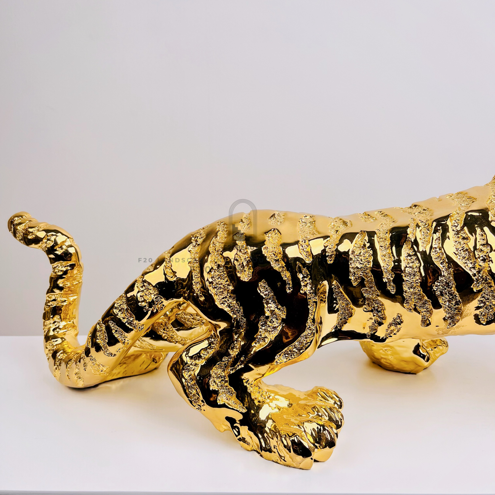 Hình ảnh chi tiết phần đuôi tượng hổ phong thủy mạ vàng