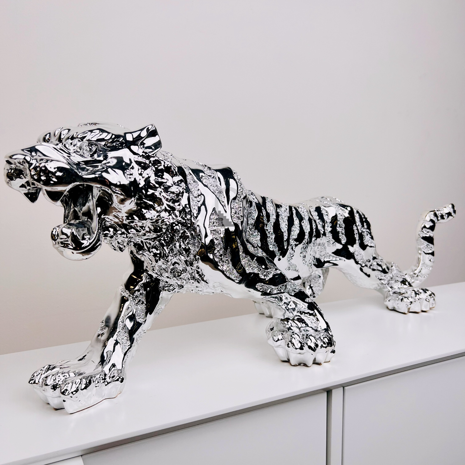 Sự uy nghi của tượng hổ phong thủy bạc trong ngôi nhà bạn