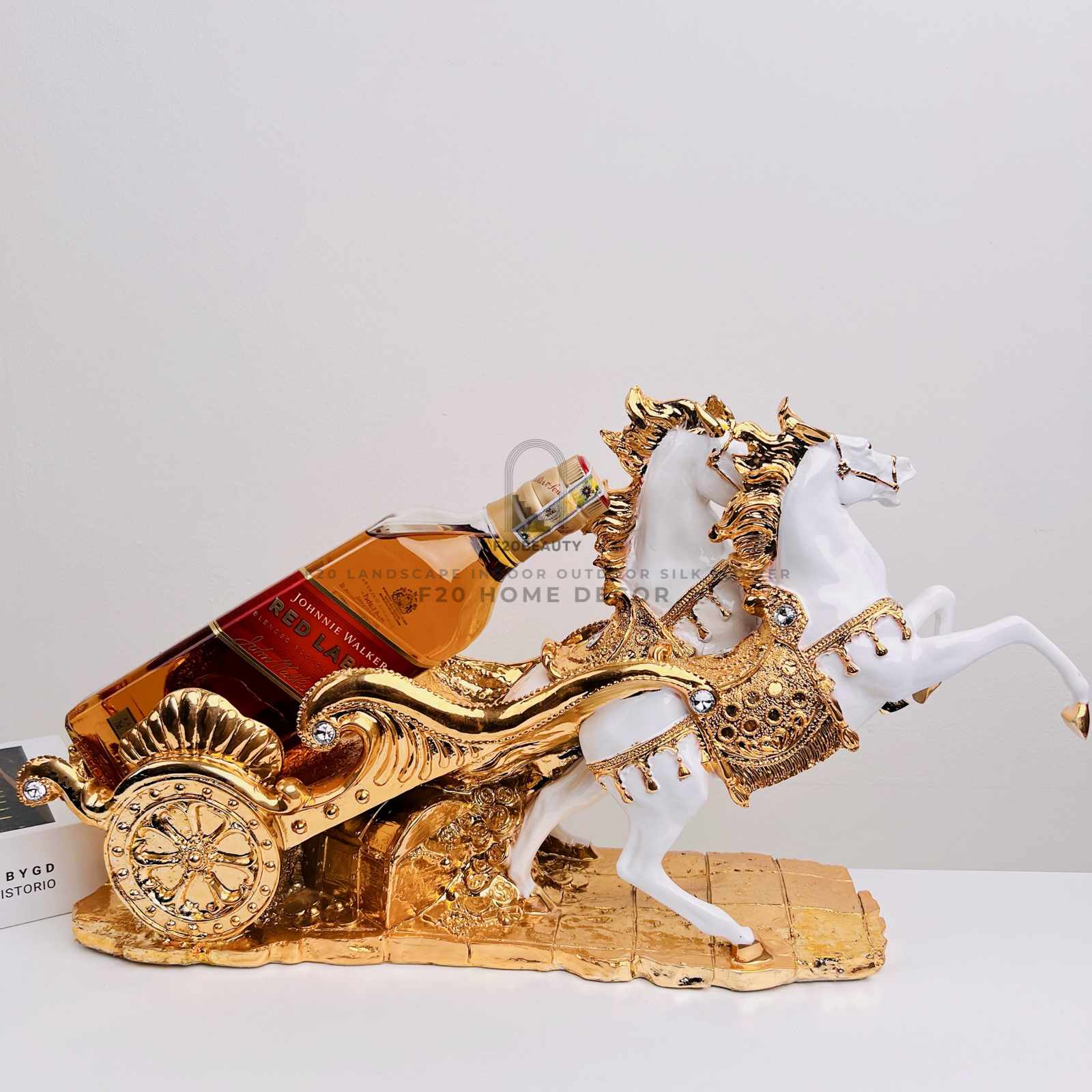 Kệ đựng rượu song mã kéo xe thiết kế tinh xảo cho người đam mê rượu