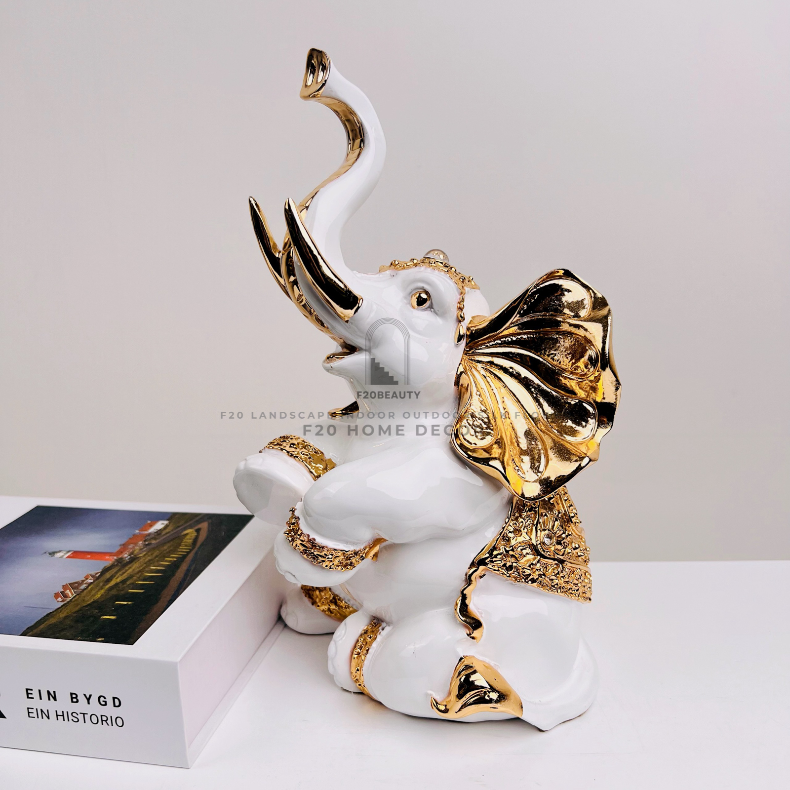 Linh vật chiêu tài: Vẻ đẹp tinh xảo của Tượng voi mạ vàng