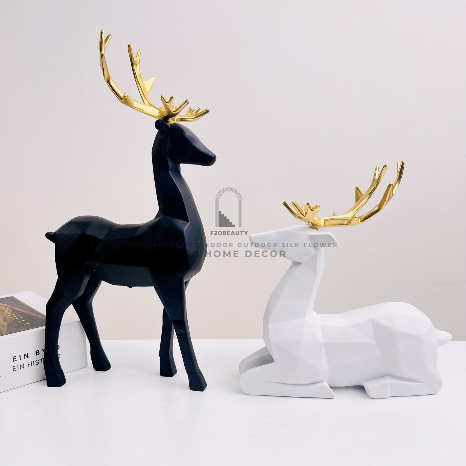 Sự độc đáo của bộ tượng hươu trắng đen trong trang trí