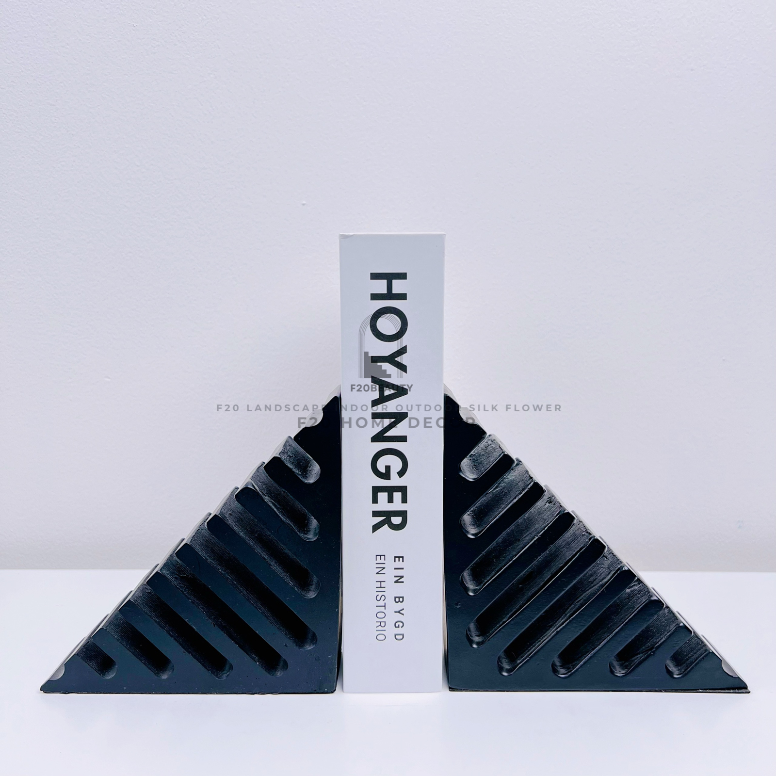 Chặn sách nghệ thuật triangle bookshell trang trí kệ sách