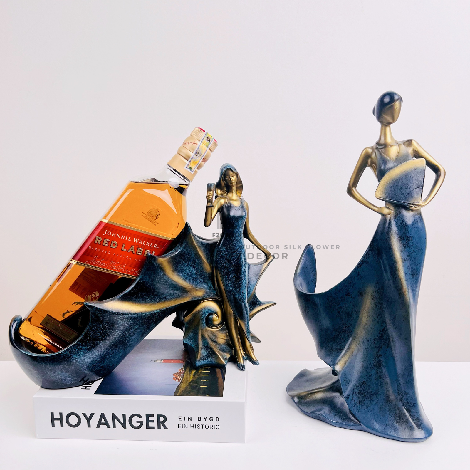 Tượng cô gái đựng rượu vang mang nét độc đáo trong trang trí