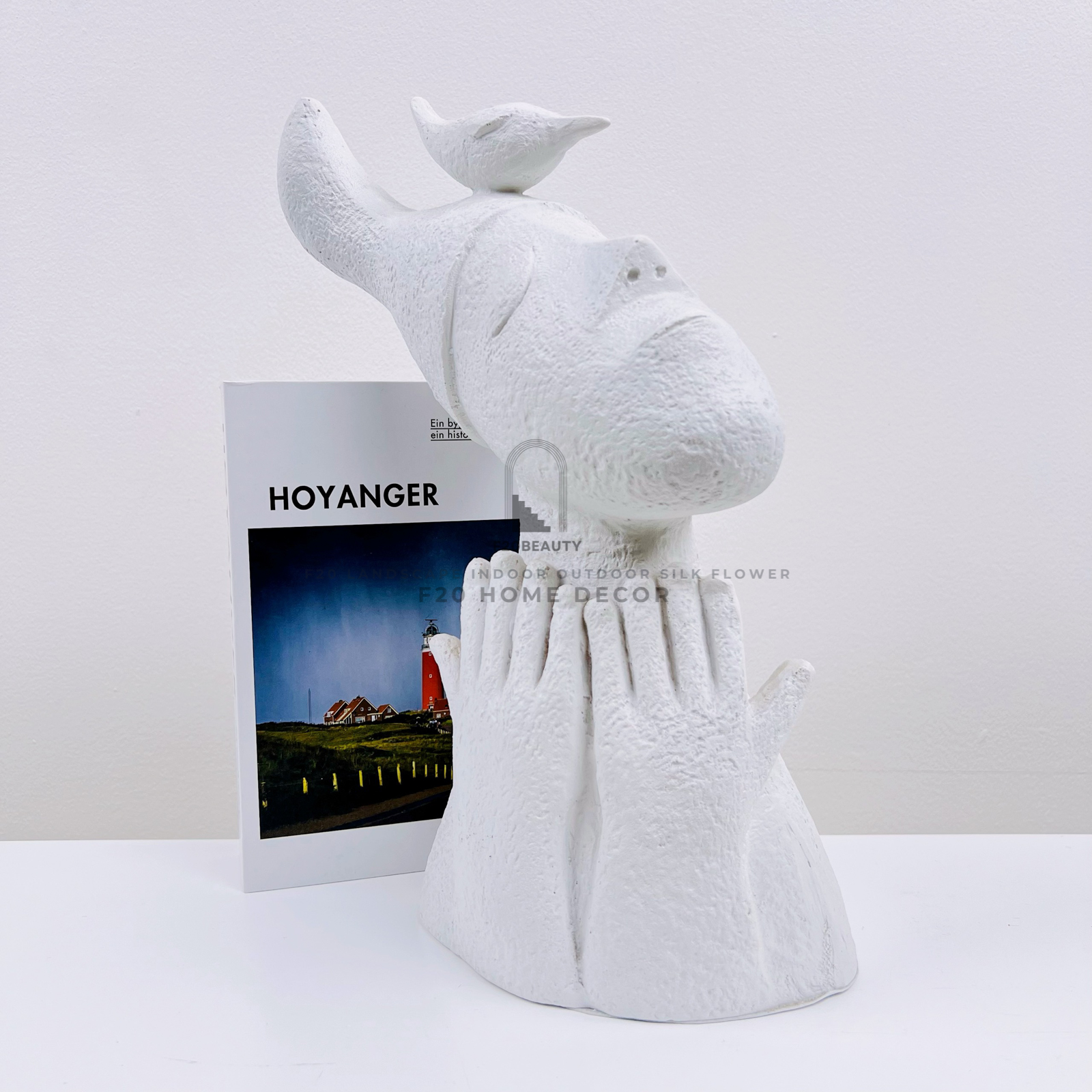 Nghệ thuật thể hiện tình yêu và tự do: Tượng người thơ mộng và chim sơn ca