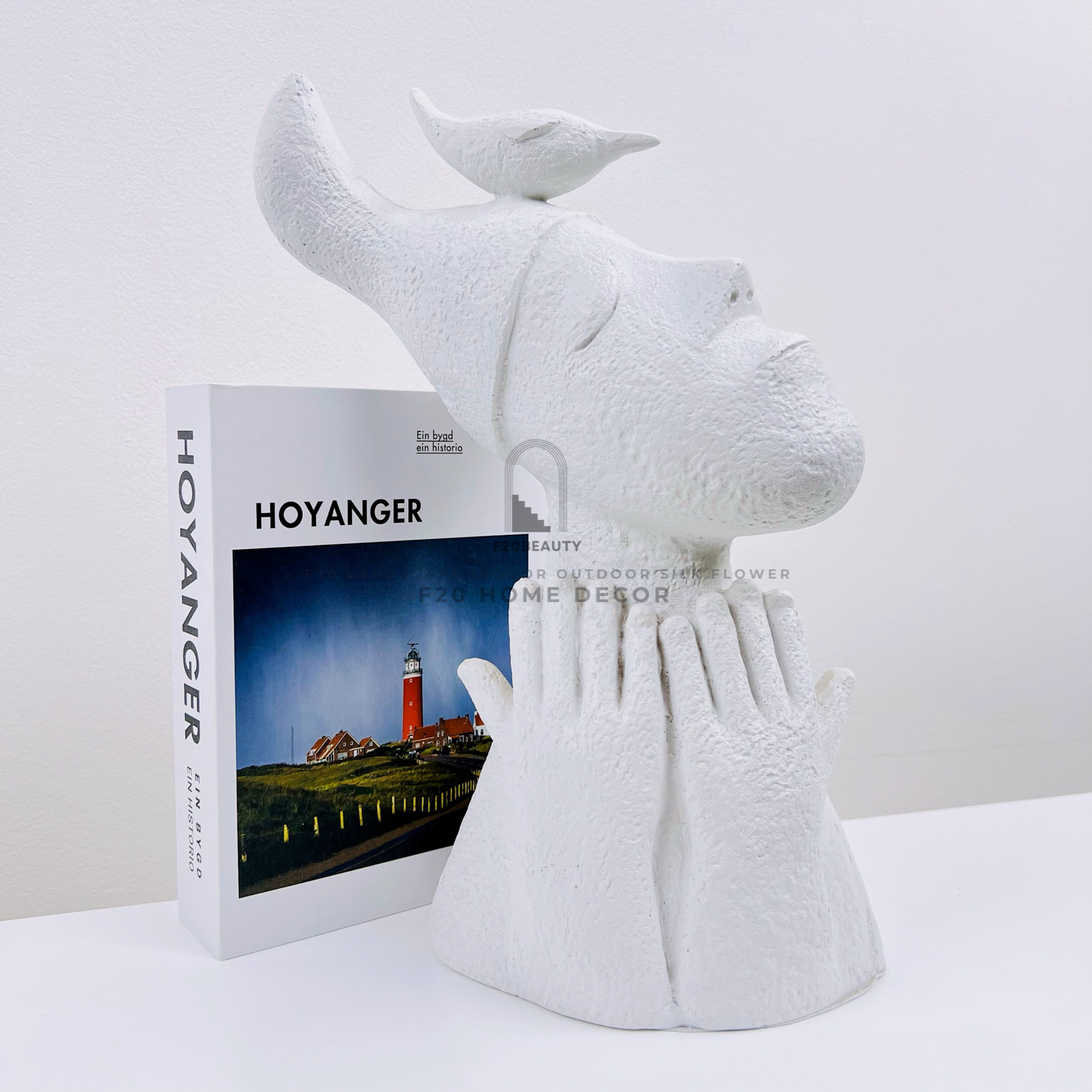 Sự thanh khiết của tình yêu: Tượng người thơ mộng và chim sơn ca